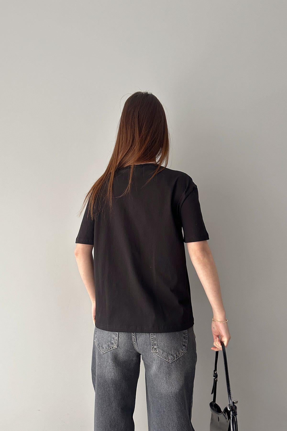 ÖNÜ KALP İŞLEMELİ TSHIRT