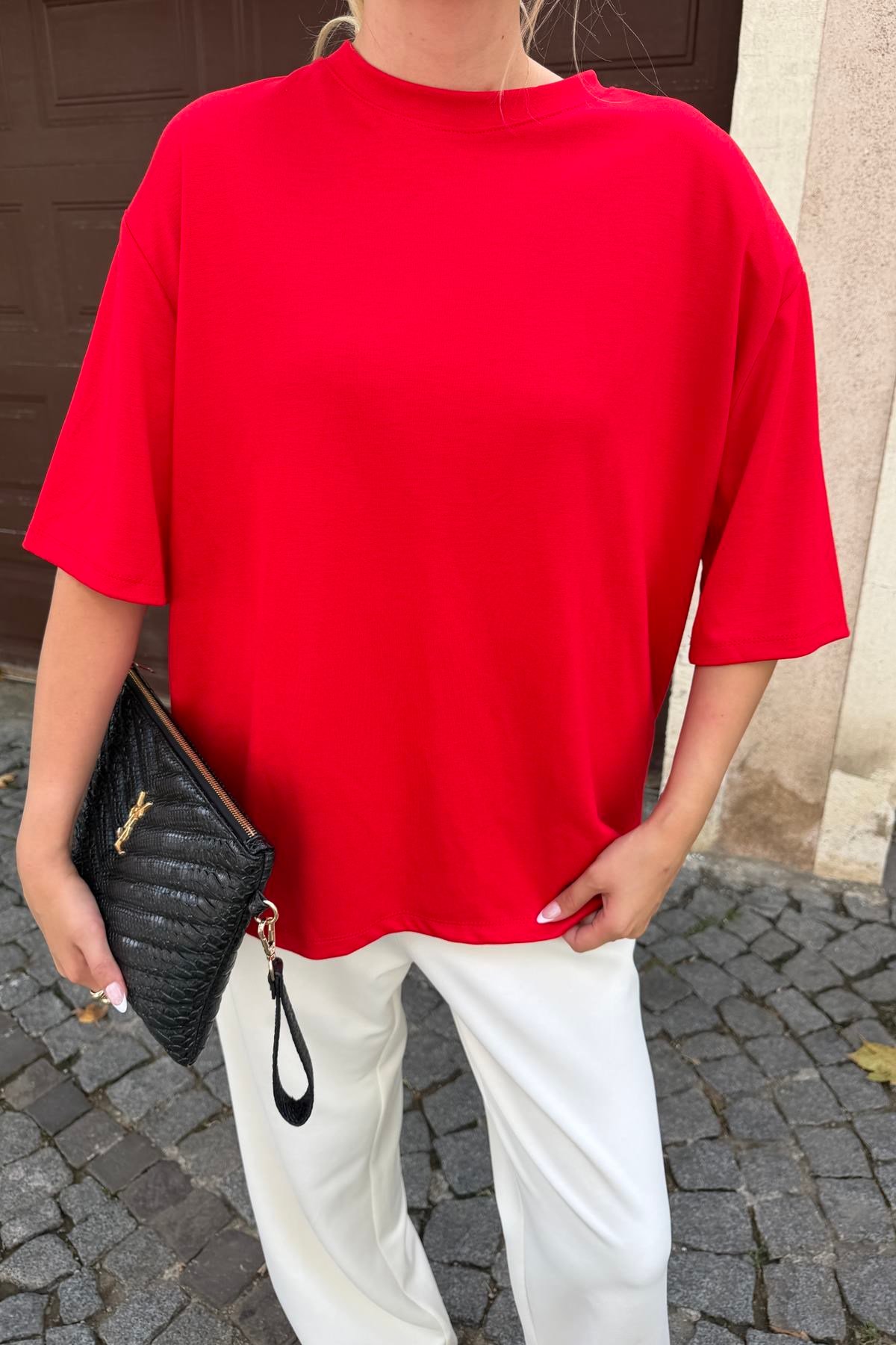 SIRTI TAŞLI KALP DETAY TSHIRT