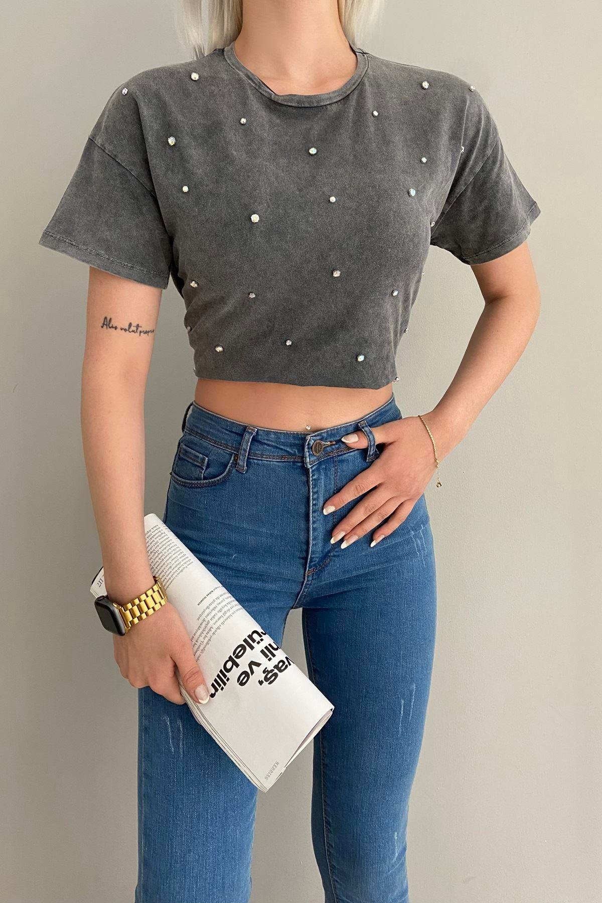 TAŞ ÇAKIMLI YIKAMALI TSHIRT