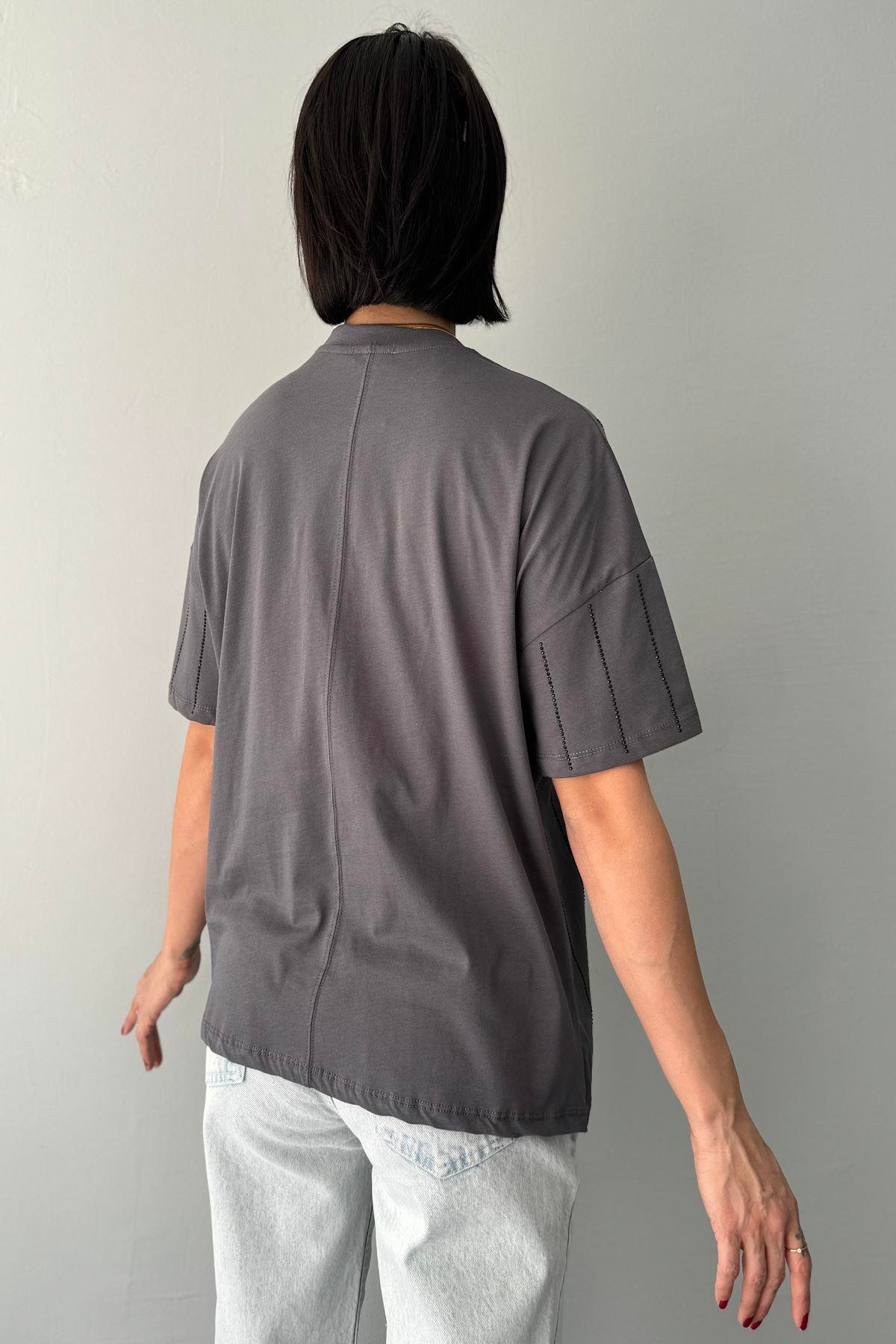 TAŞ DETAYLI TSHIRT