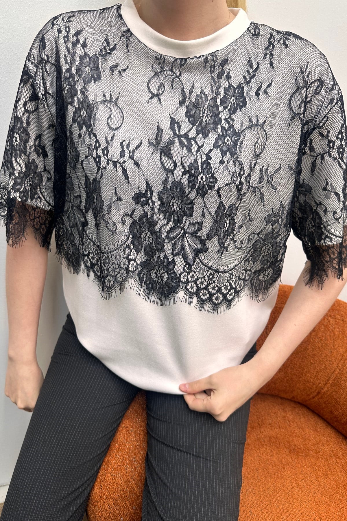 ÜSTÜ DANTEL DETAYLI TSHIRT