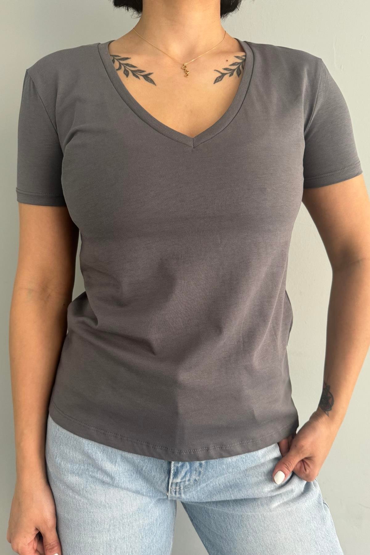 V YAKA BASIC TSHIRT