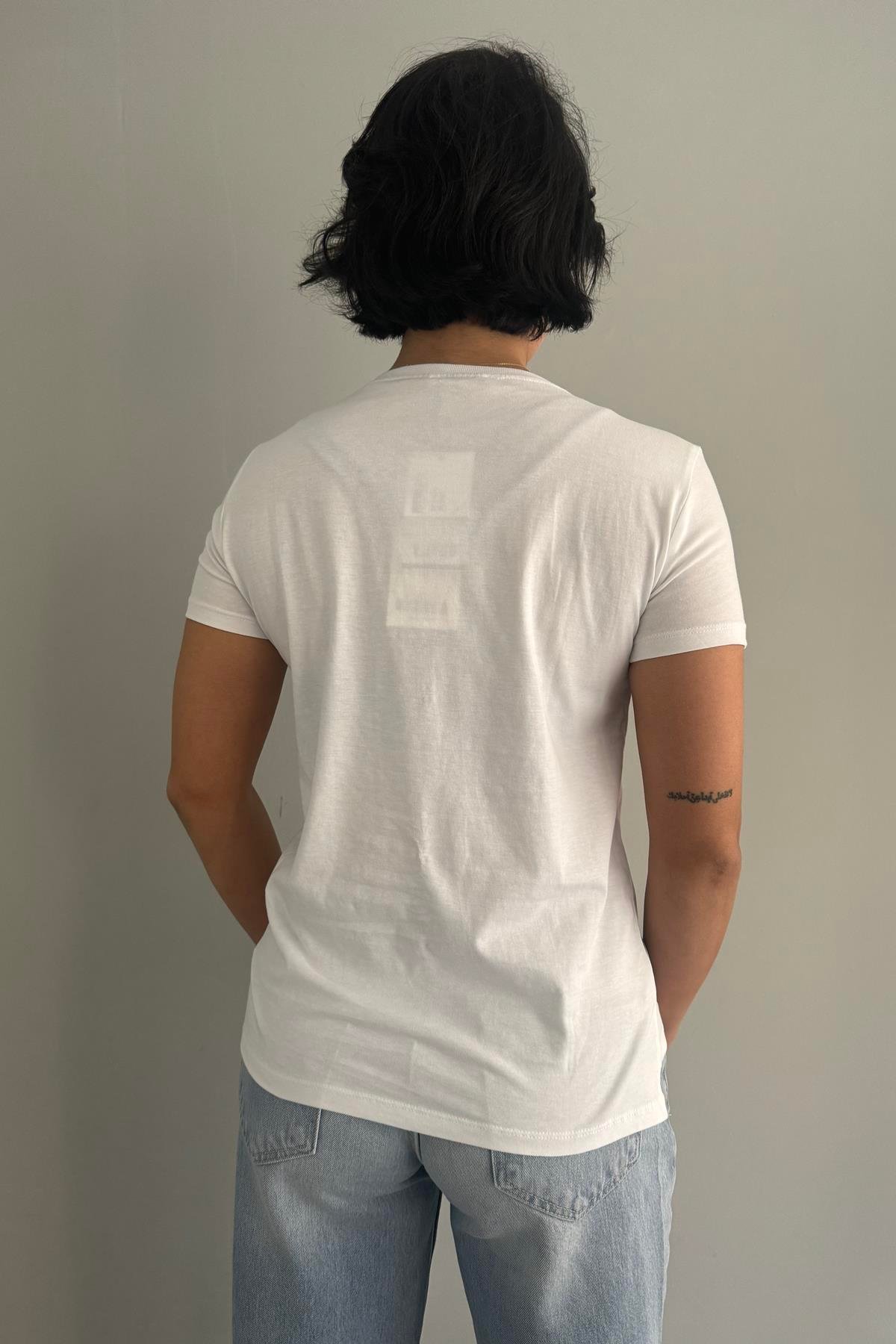 V YAKA BASIC TSHIRT