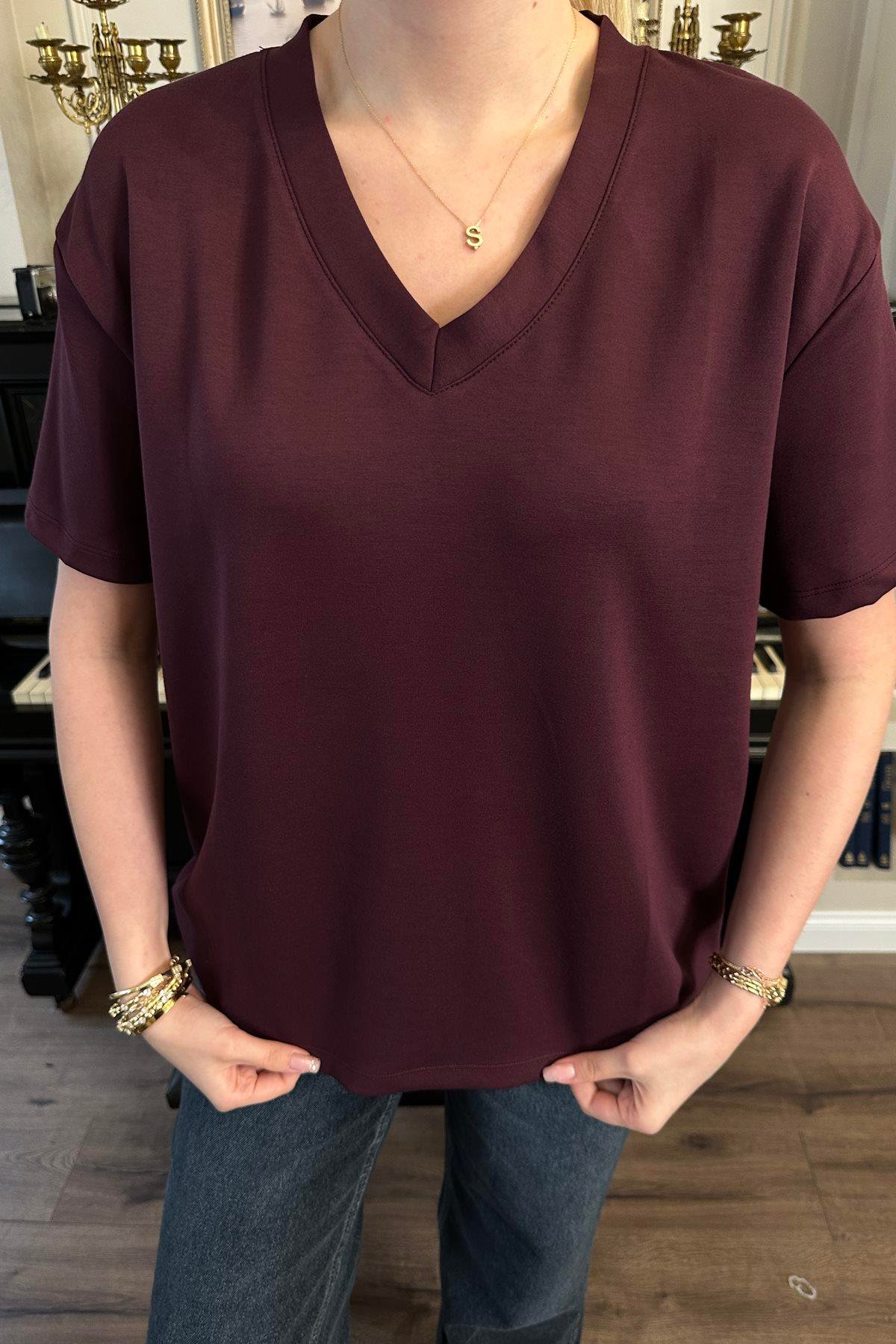 V YAKA MODAL TSHIRT