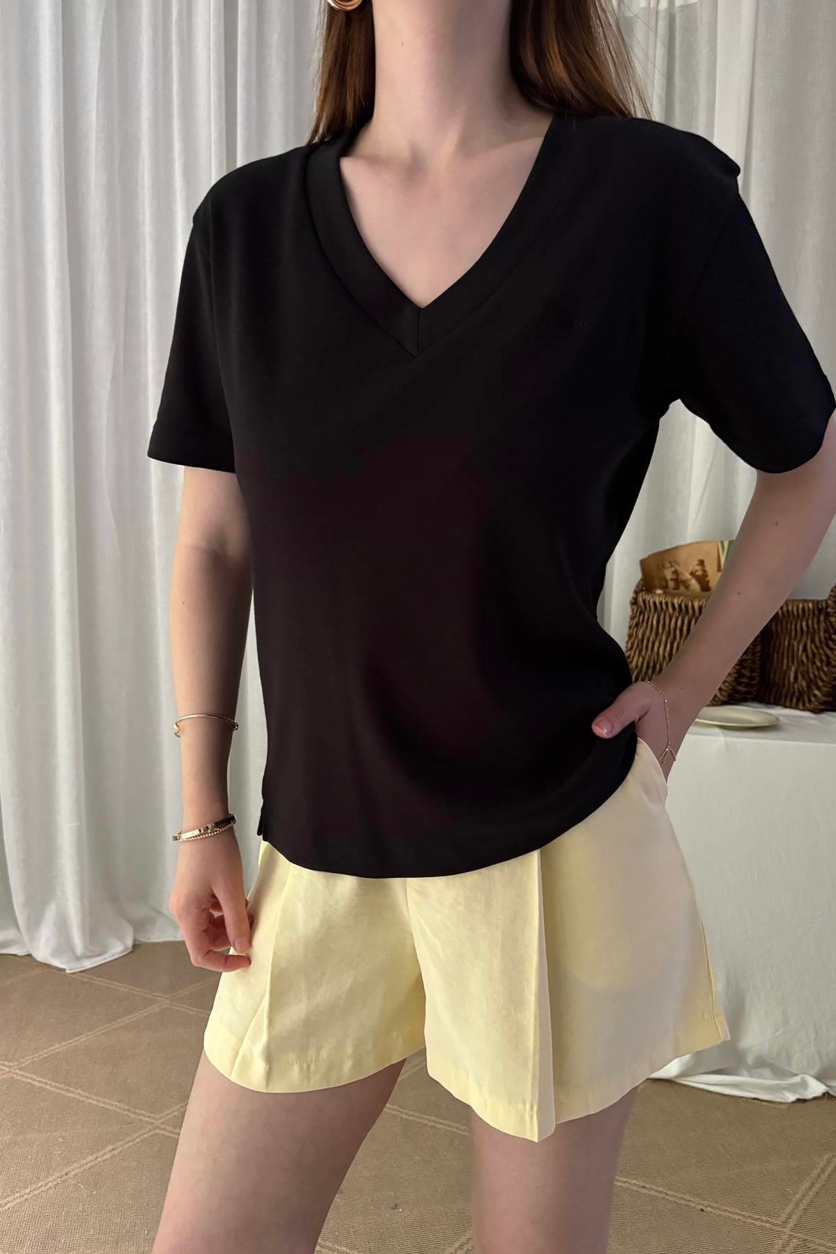 V YAKA TSHIRT