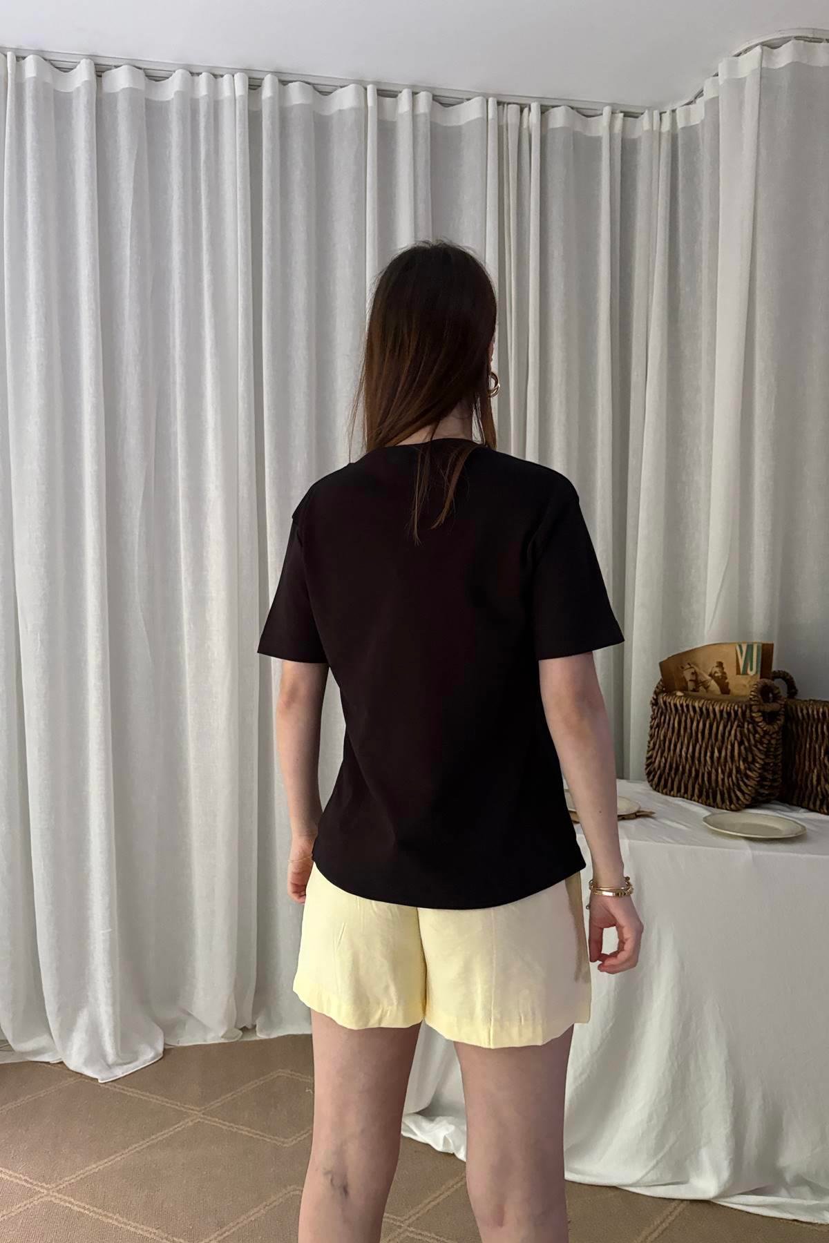 V YAKA TSHIRT