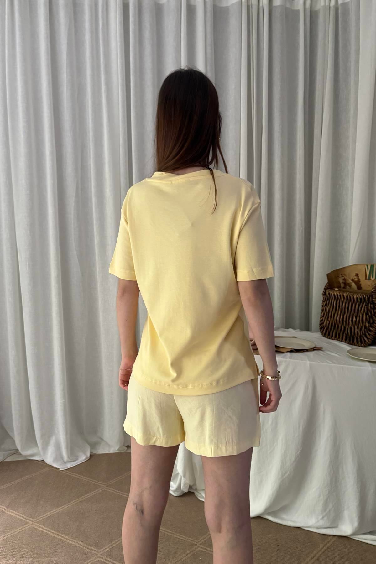 V YAKA TSHIRT