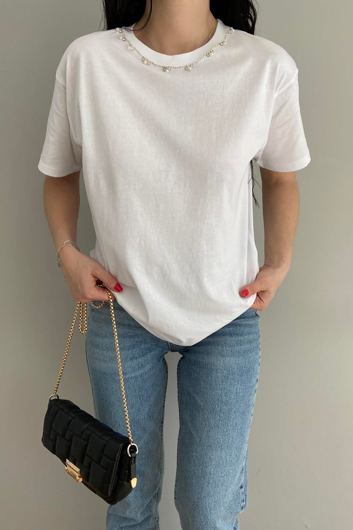 YAKA TAŞ DETAY TSHIRT