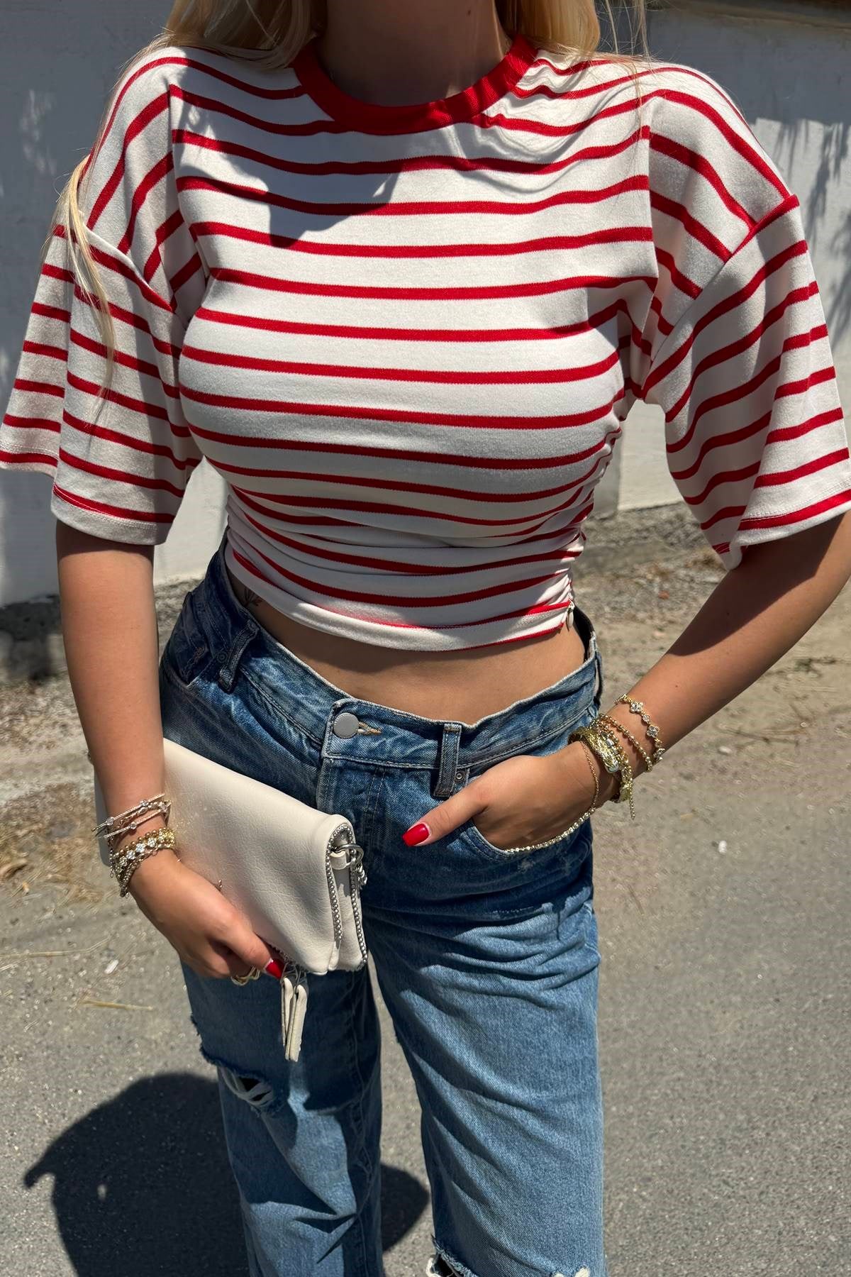 YAN BÜZGÜ DETAY ÇİZGİLİ TSHIRT