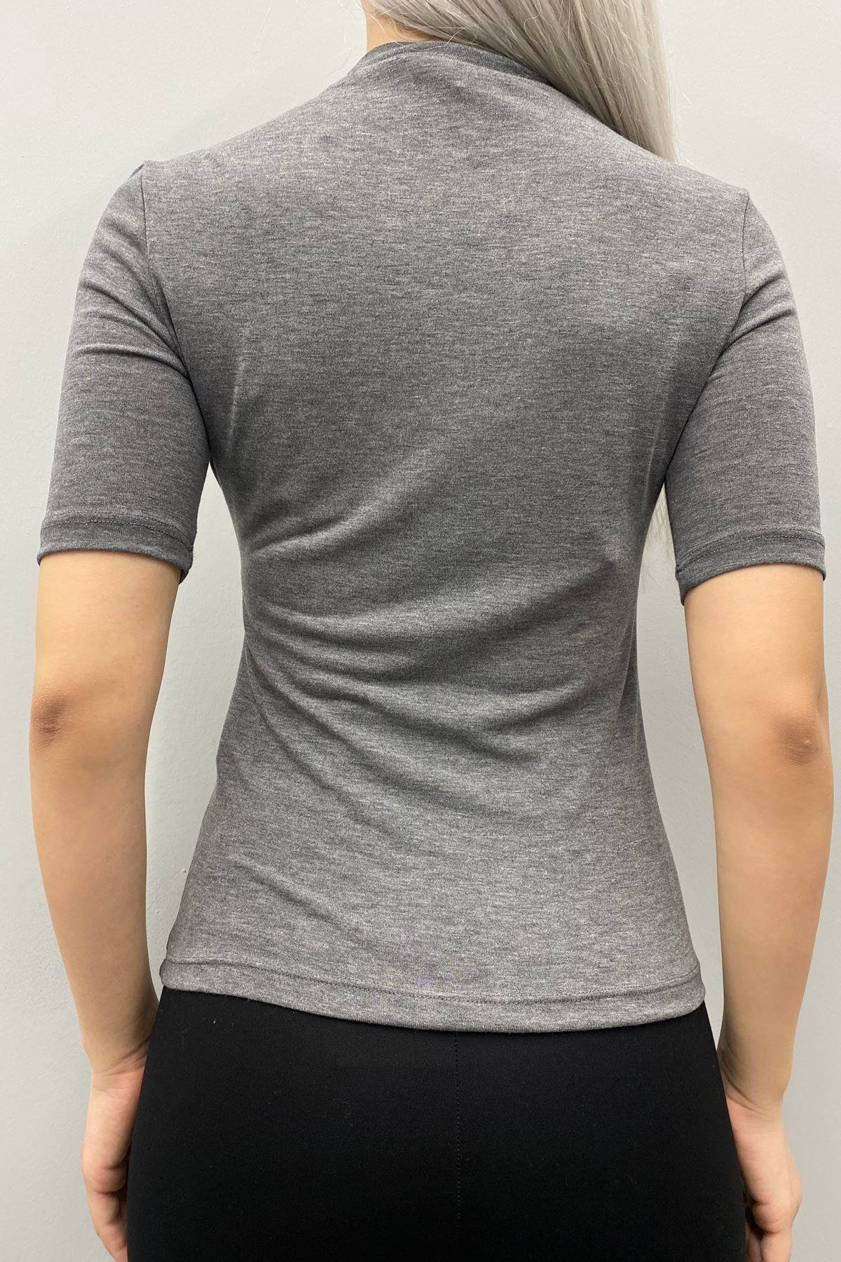 YÜKSEK YAKALI TSHIRT