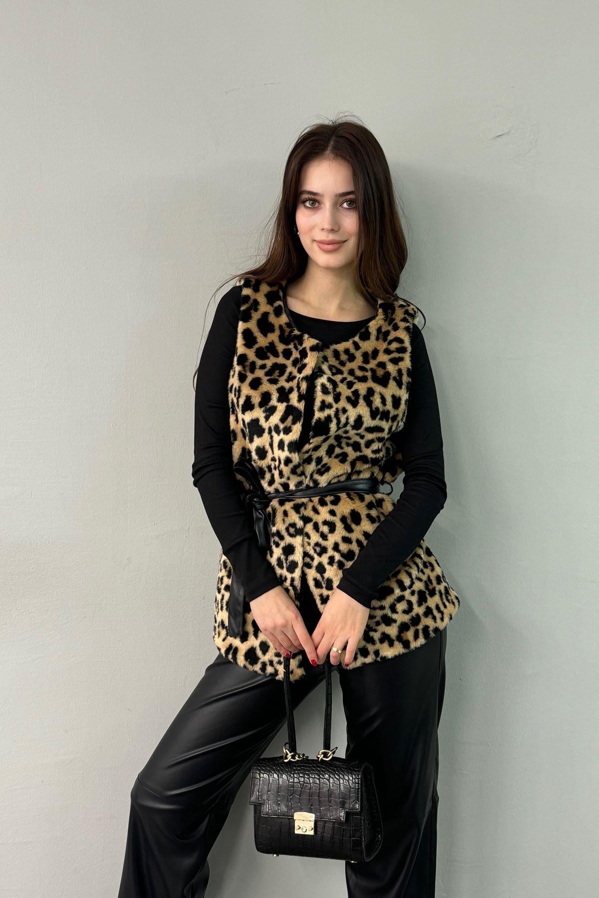 BELİ KUŞAKLI LEOPAR KÜRK YELEK