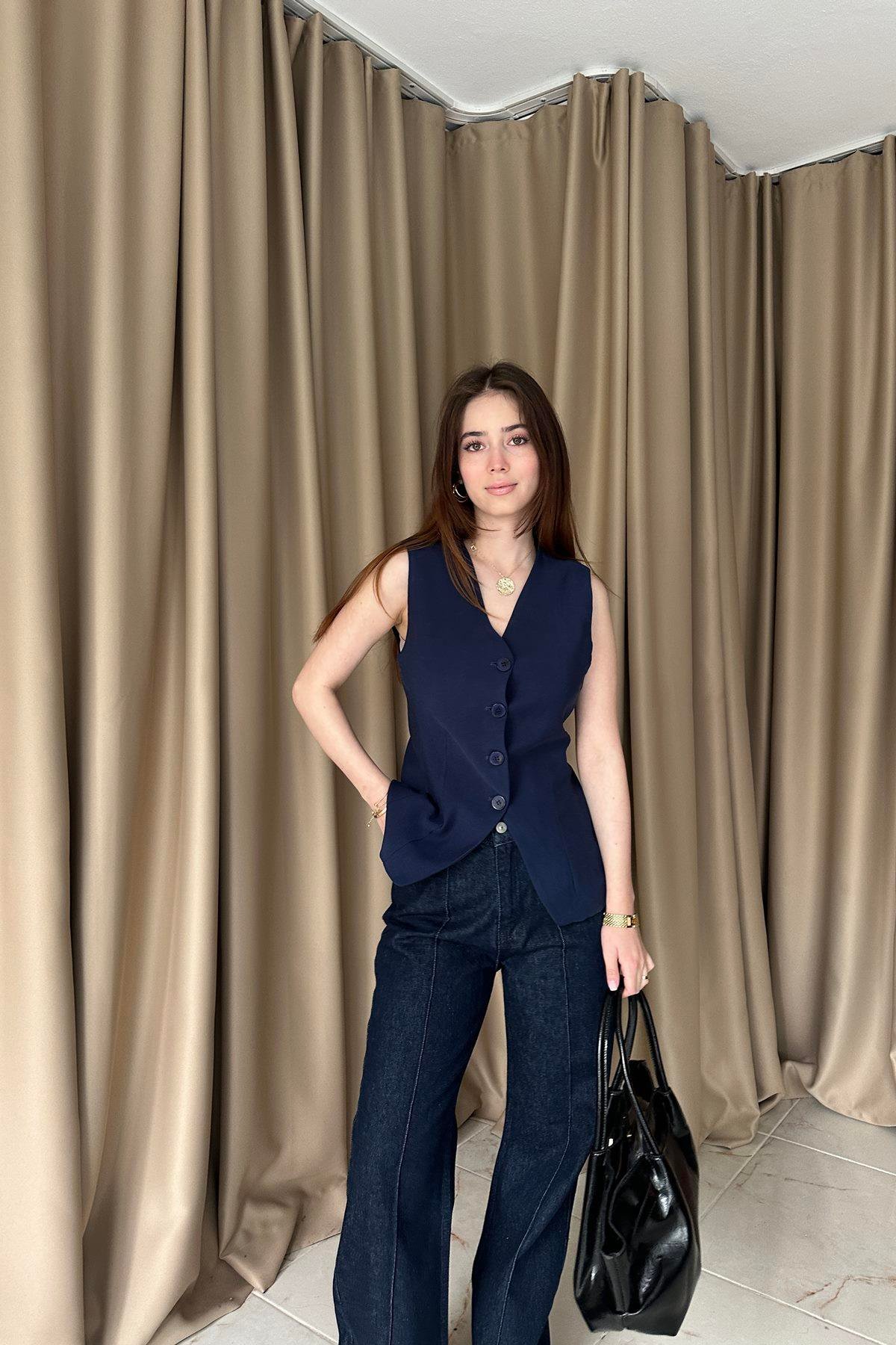 V YAKA DÜĞMELİ ARKA YIRTMAÇLI YELEK