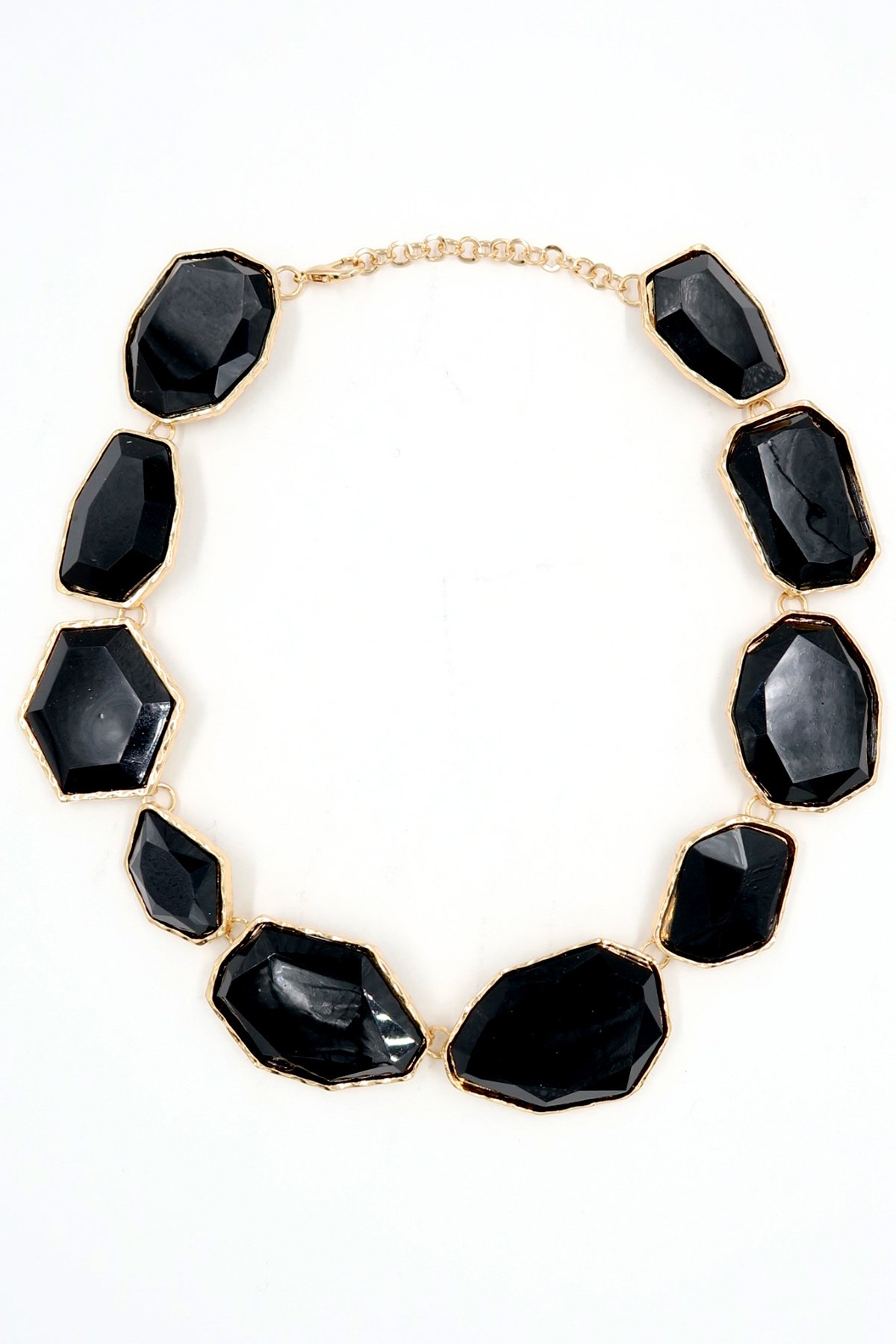 Altın Çerçeveli Asimetrik Taşlı Kolye - SİYAH