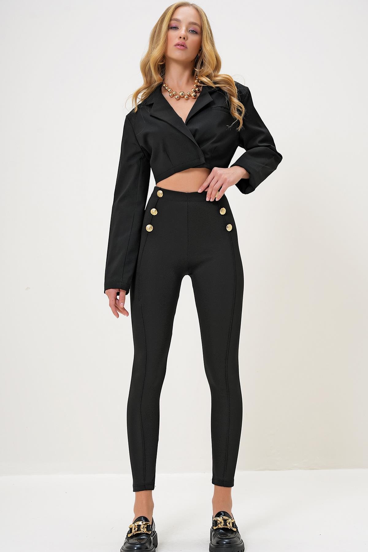 ALTIN RENGİ DÜĞMELİ ÖNÜ ÇIMALI TAYT - SİYAH