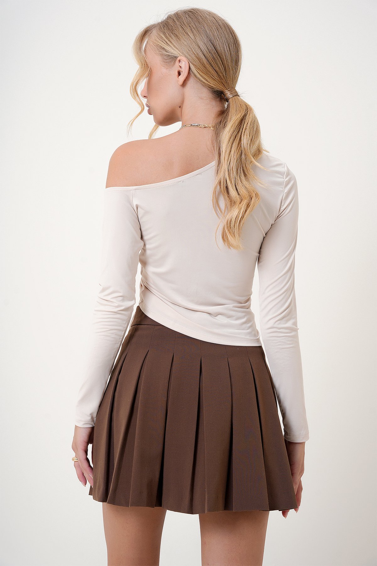 Asimetrik Yaka Büzgülü Sandy Crop Bluz - Krem