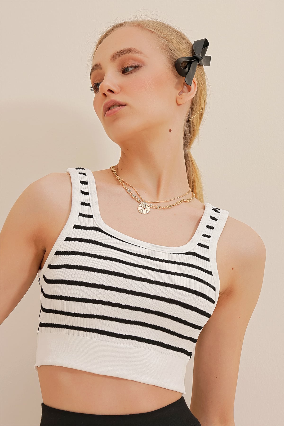 Askılı Çizgili Yazlık Crop Triko Bluz - Beyaz