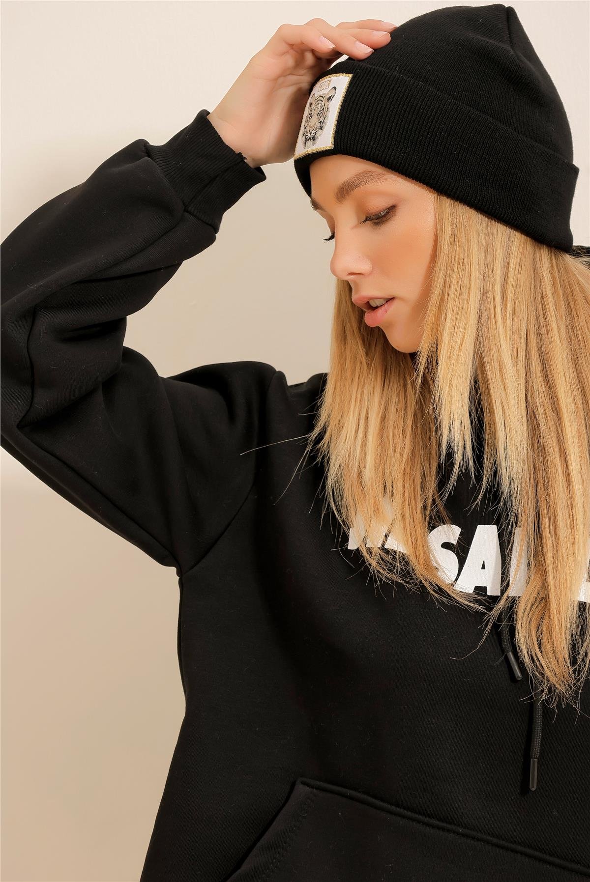 Aslan Nakışlı Bere - Siyah