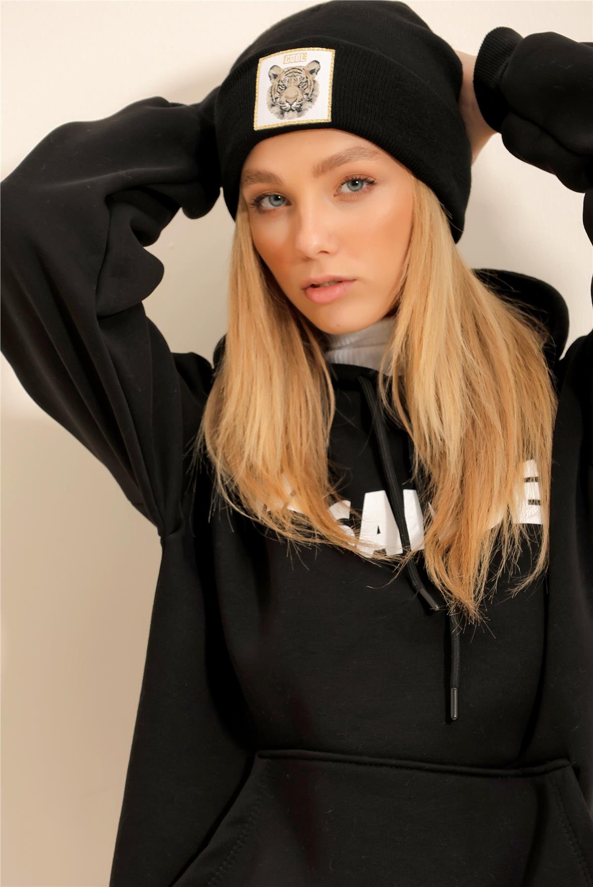 Aslan Nakışlı Bere - Siyah