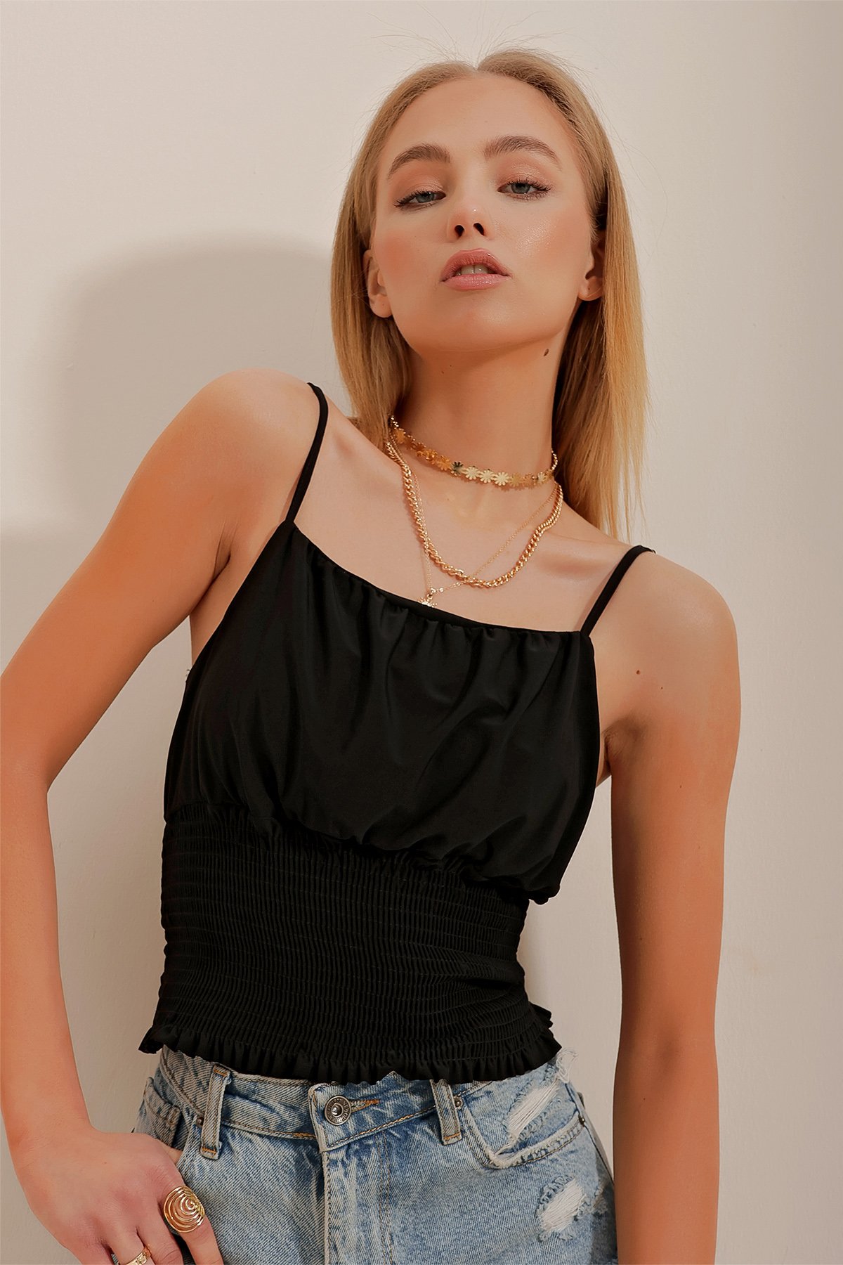 Ayarlanabilir Askılı Gipeli Sandy Crop Bluz - Siyah