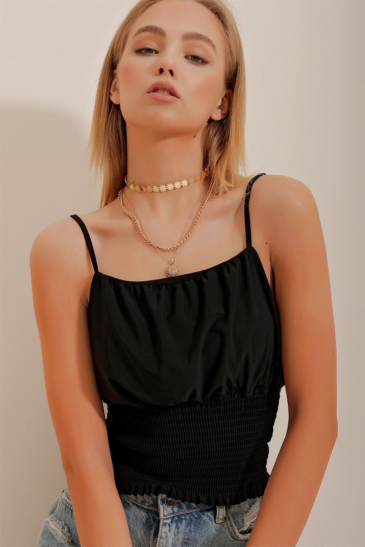 Ayarlanabilir Askılı Gipeli Sandy Crop Bluz - Siyah