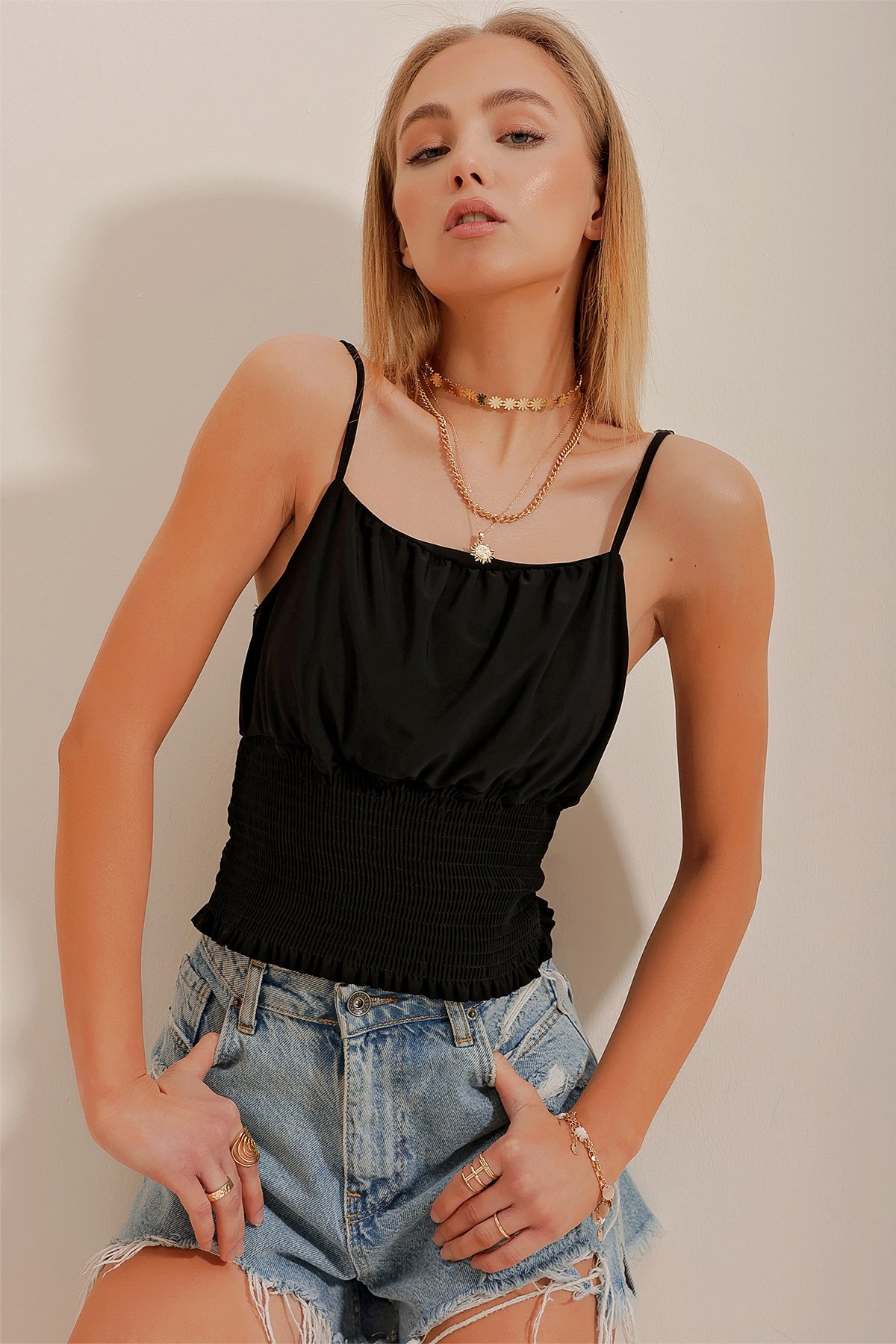 Ayarlanabilir Askılı Gipeli Sandy Crop Bluz - Siyah