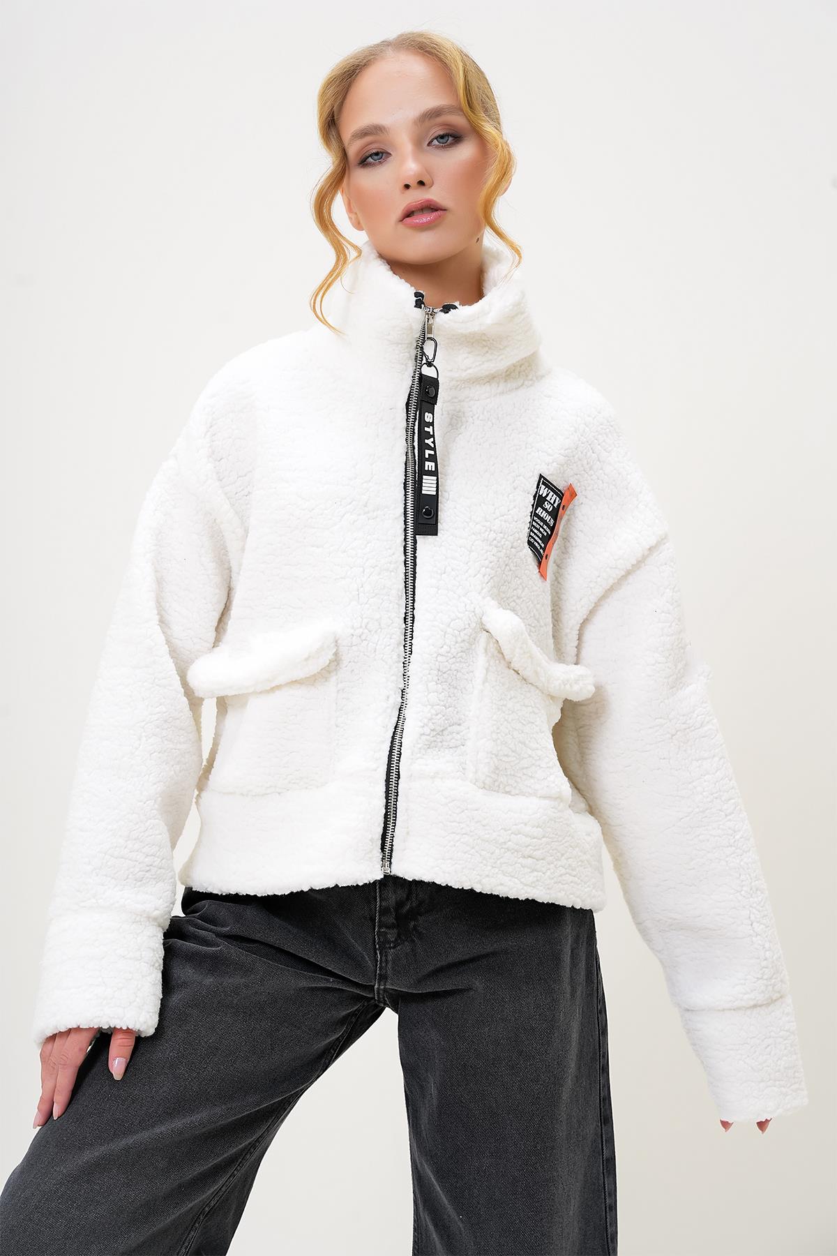 BALIKÇI YAKA ÇİFT CEPLİ ÖNÜ FERMUARLI PELUŞ CROP CEKET - Beyaz