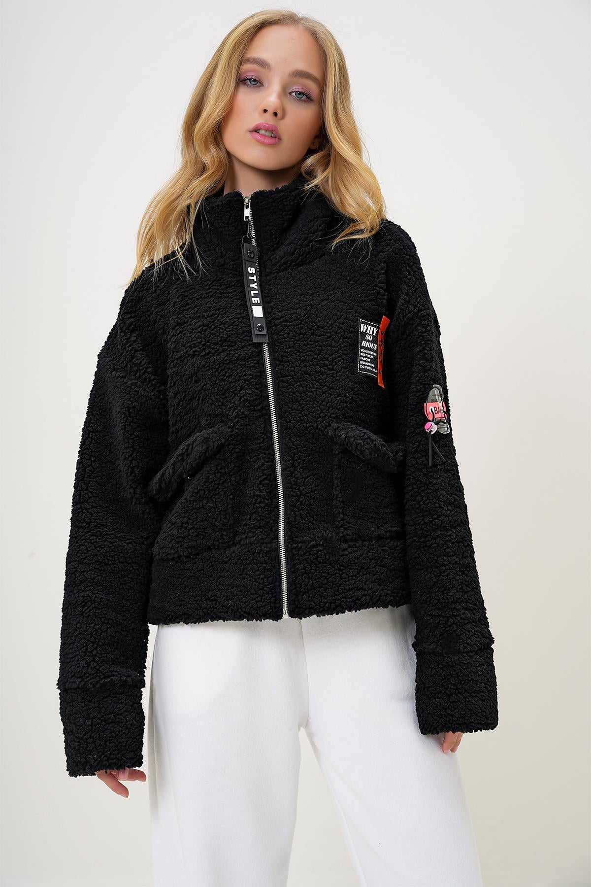 BALIKÇI YAKA ÇİFT CEPLİ ÖNÜ FERMUARLI PELUŞ CROP CEKET - Siyah
