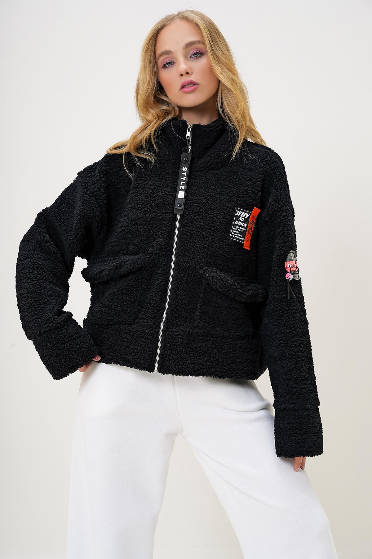 BALIKÇI YAKA ÇİFT CEPLİ ÖNÜ FERMUARLI PELUŞ CROP CEKET - Siyah