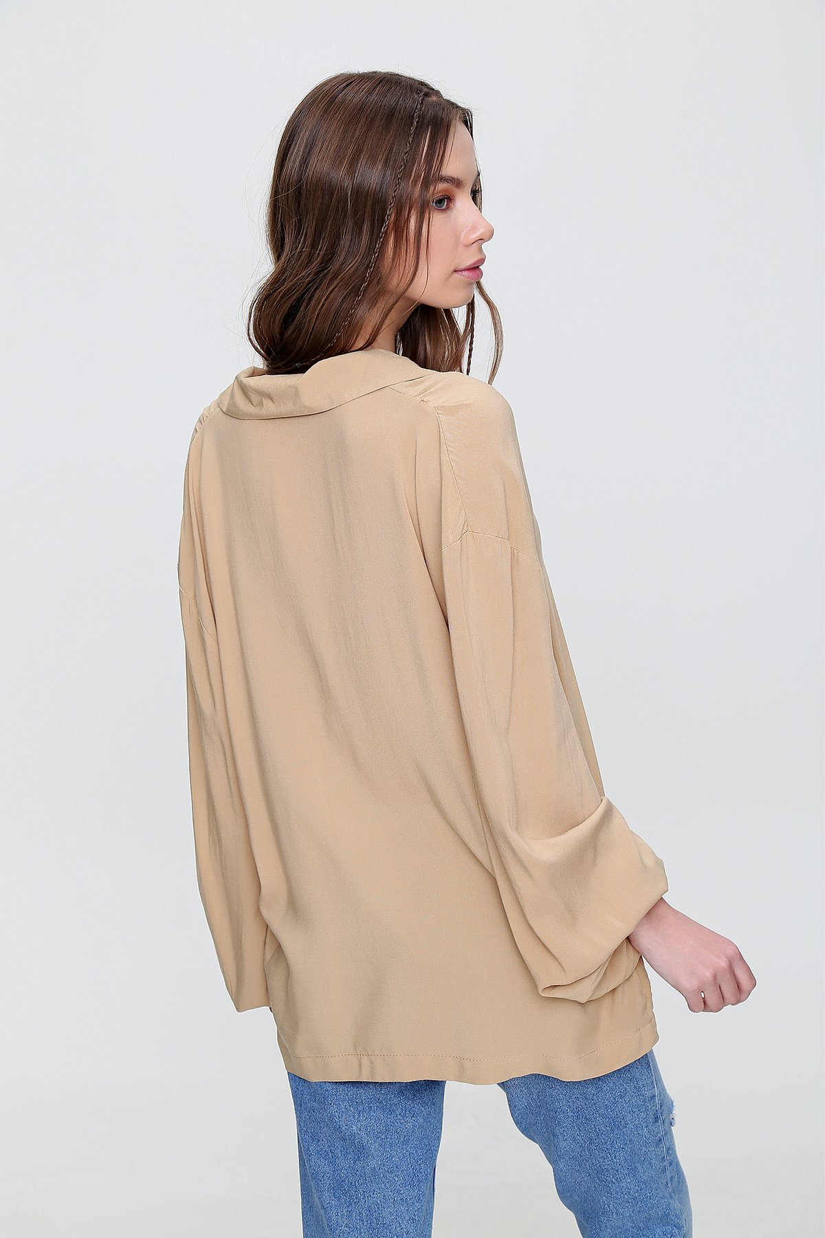 Balon Kollu Yakası Bağcıklı Oversize Dokuma Viscon Bluz - Camel