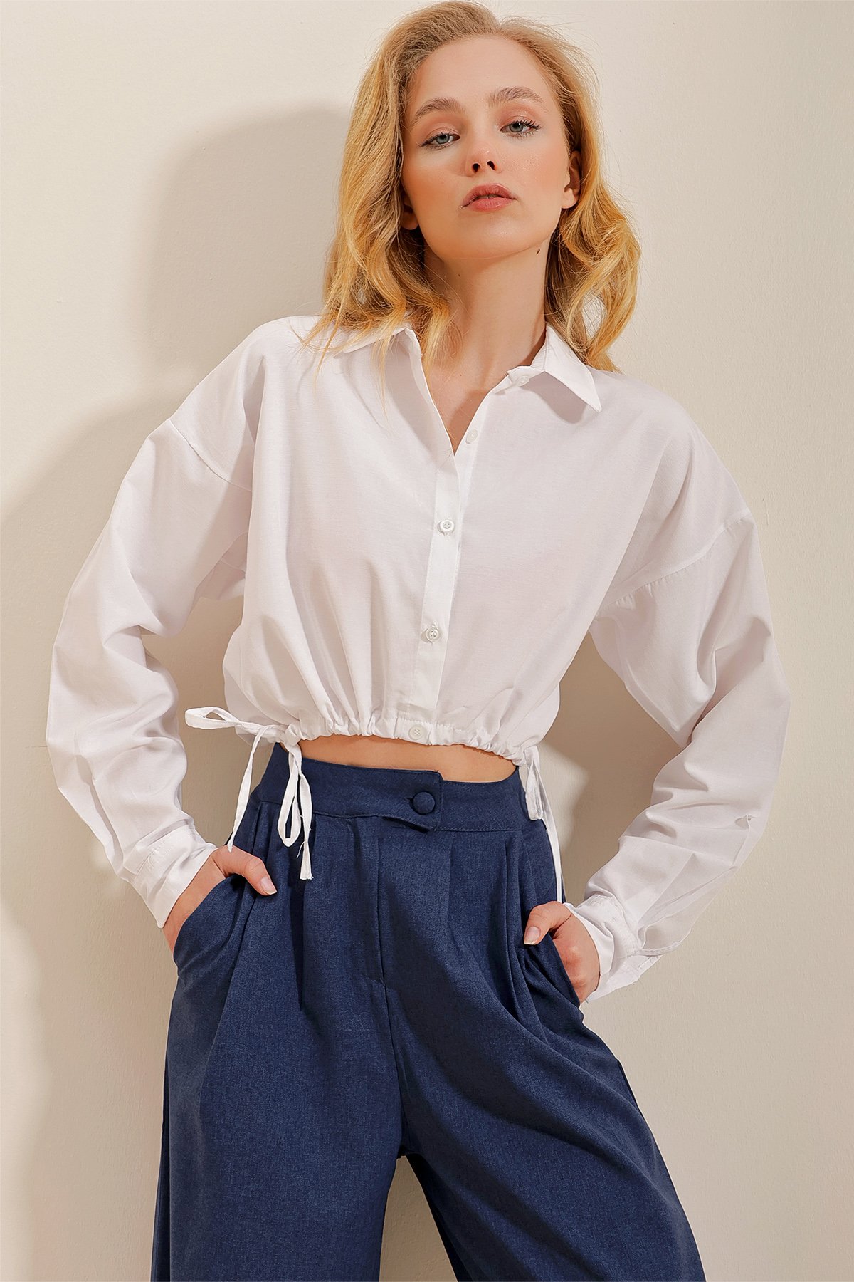 Beli Bağcıklı Poplin Crop Gömlek - Beyaz