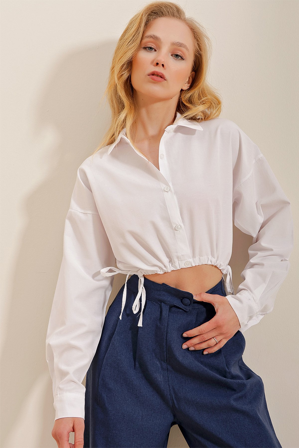 Beli Bağcıklı Poplin Crop Gömlek - Beyaz