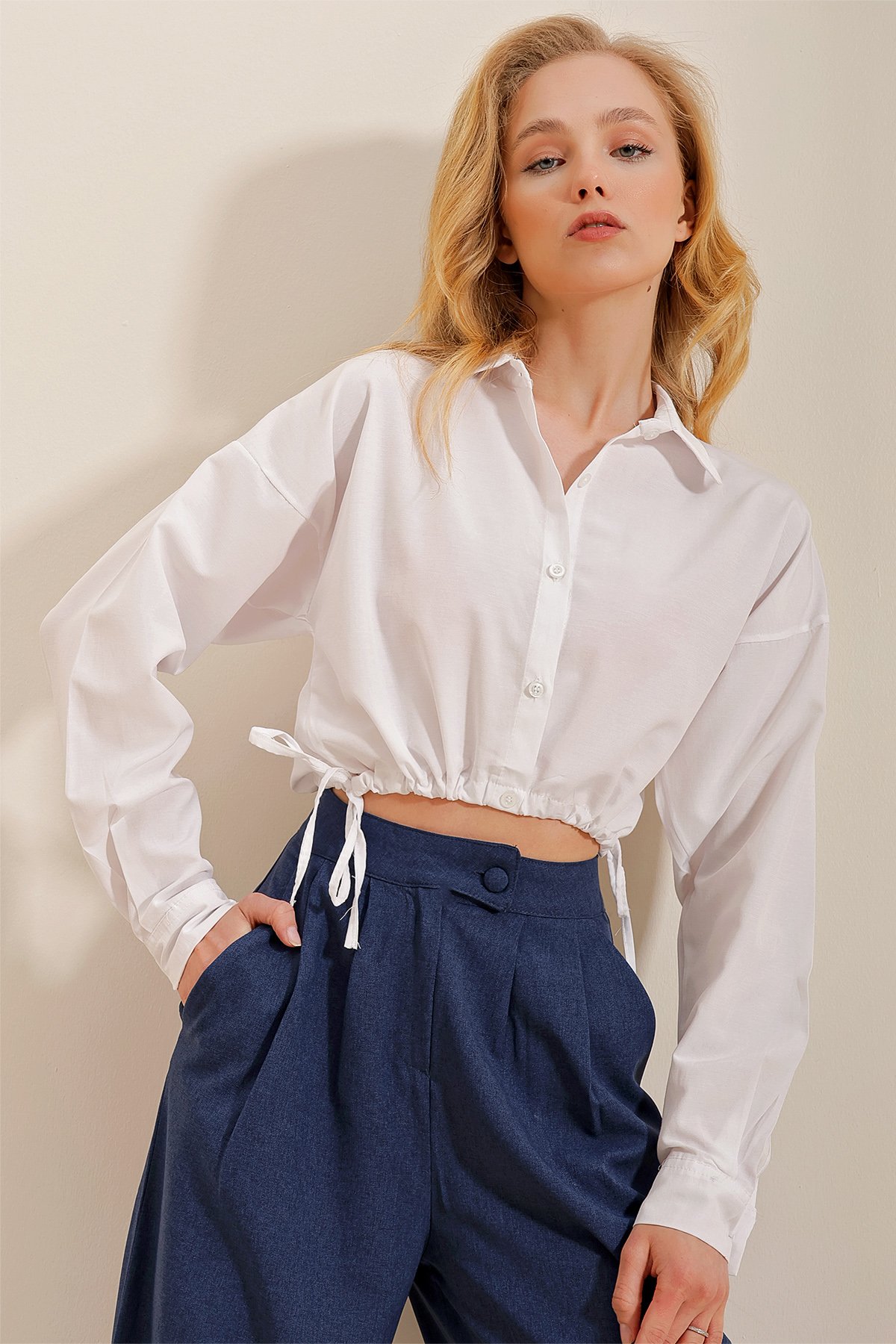 Beli Bağcıklı Poplin Crop Gömlek - Beyaz