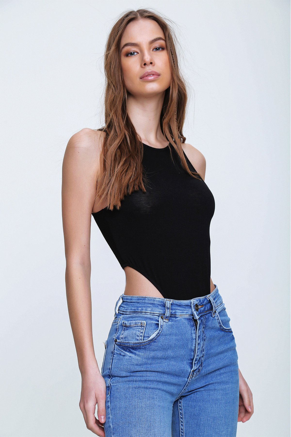 Beli Dekolteli Çıtçıtlı Halter Body - Siyah