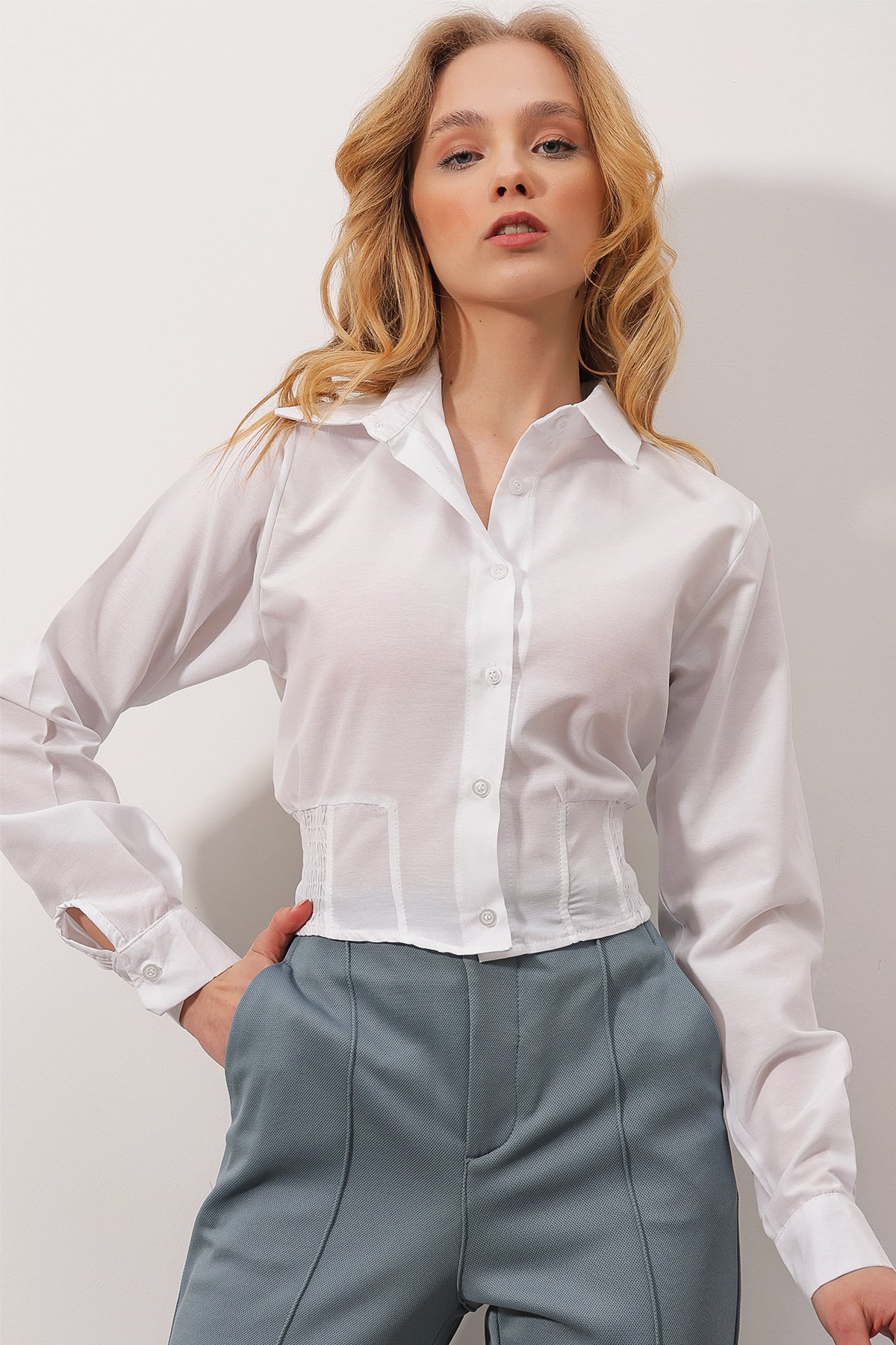 Beli Gipeli Crop Poplin Gömlek - Beyaz