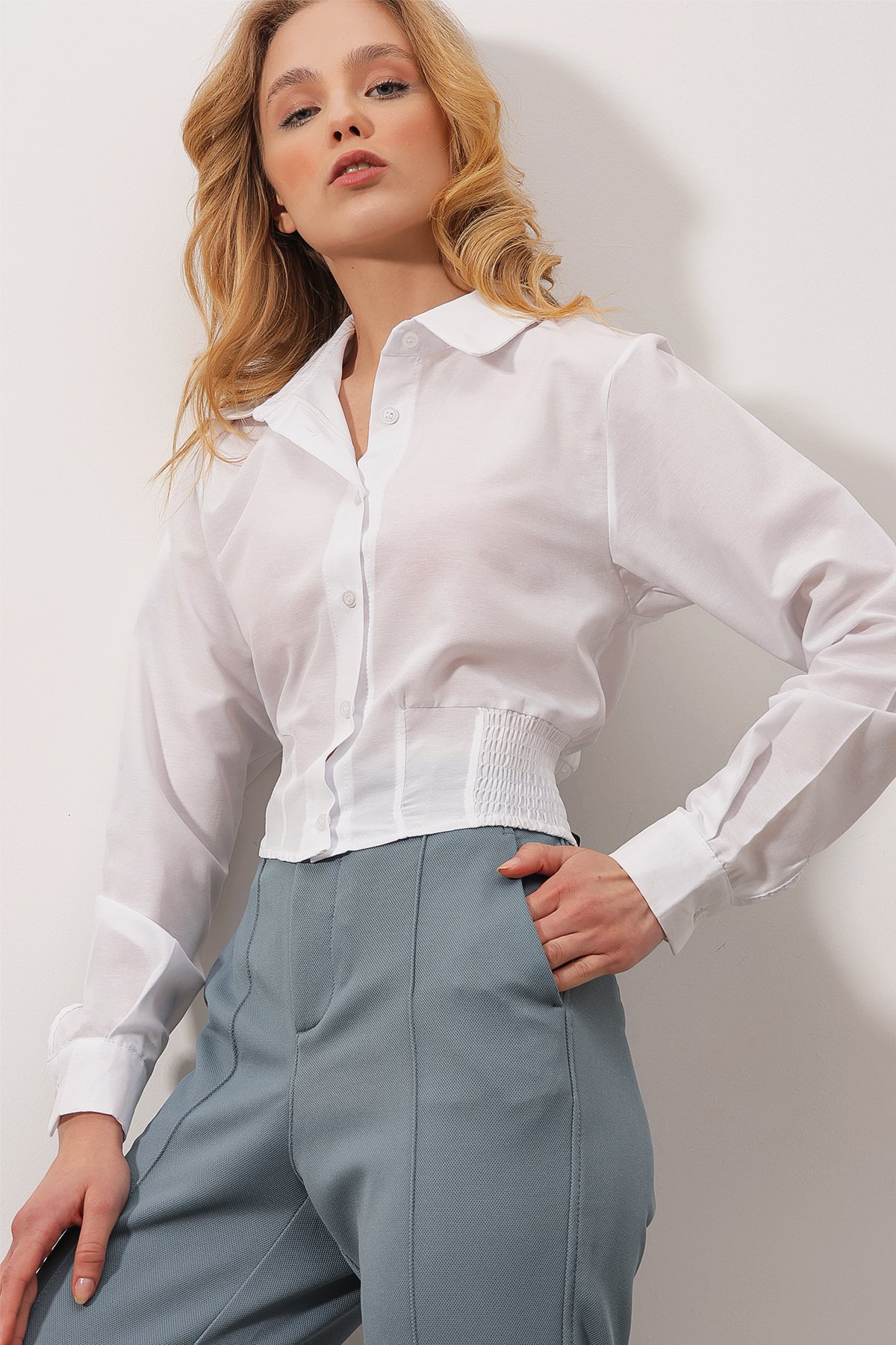 Beli Gipeli Crop Poplin Gömlek - Beyaz