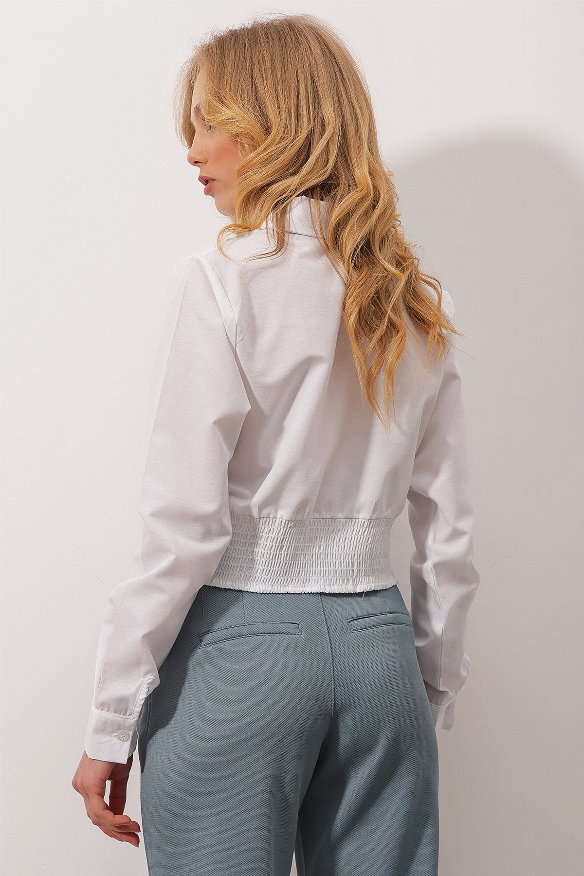 Beli Gipeli Crop Poplin Gömlek - Beyaz