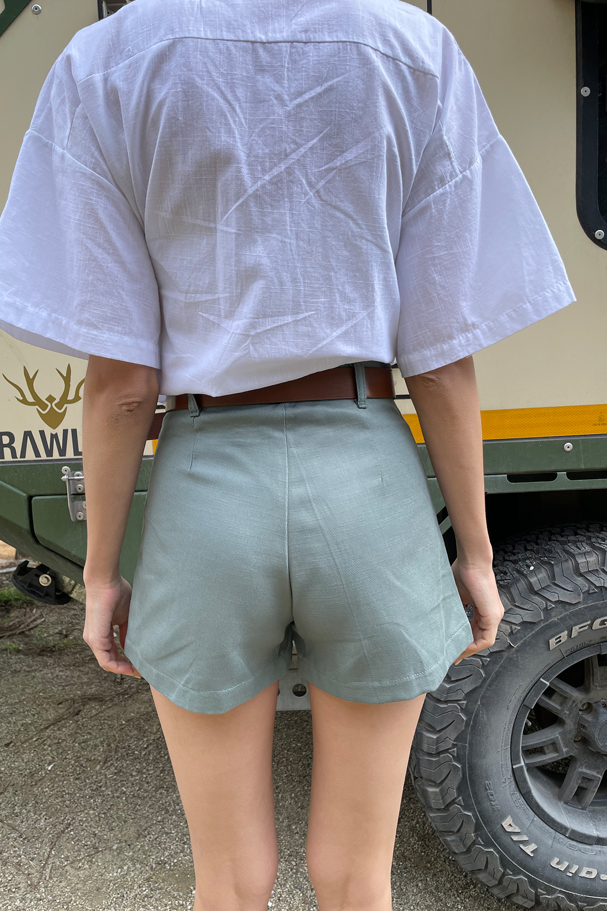 Beli Kemerli Pileli Gabardin Şort Etek - Yeşil