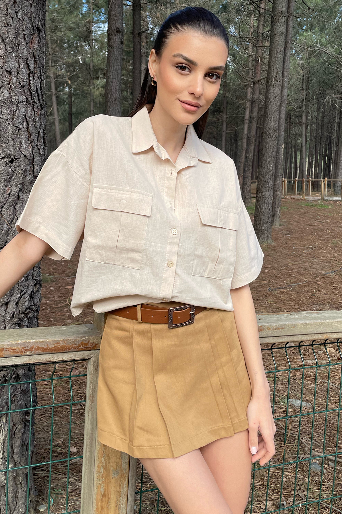 Beli Kemerli Pileli Gabardin Şort Etek - Camel