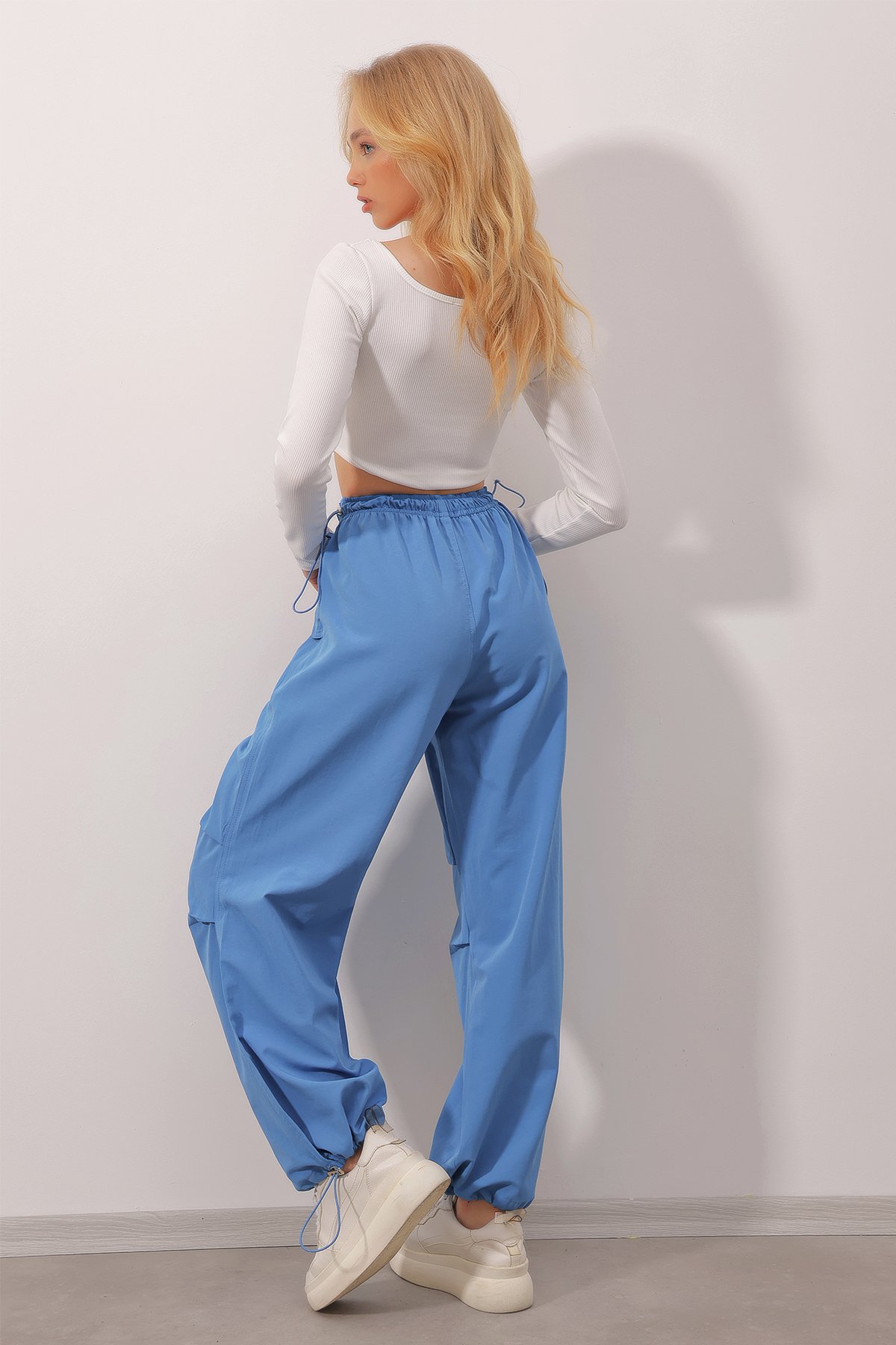Beli Lastikli Çıtçıt Kapama Cepli Paraşut Kumaş Jogging Pantolon - Havacı Mavi