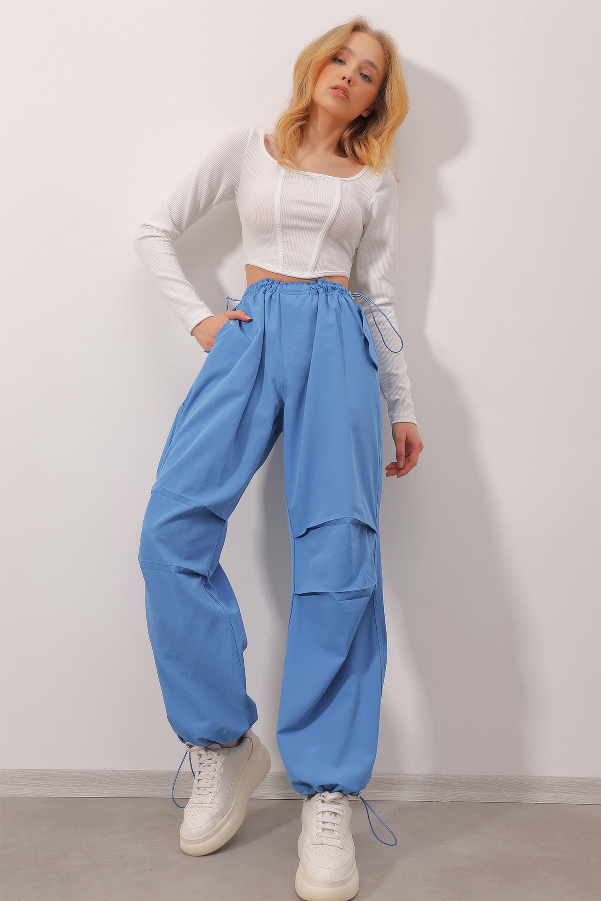 Beli Lastikli Çıtçıt Kapama Cepli Paraşut Kumaş Jogging Pantolon - Havacı Mavi
