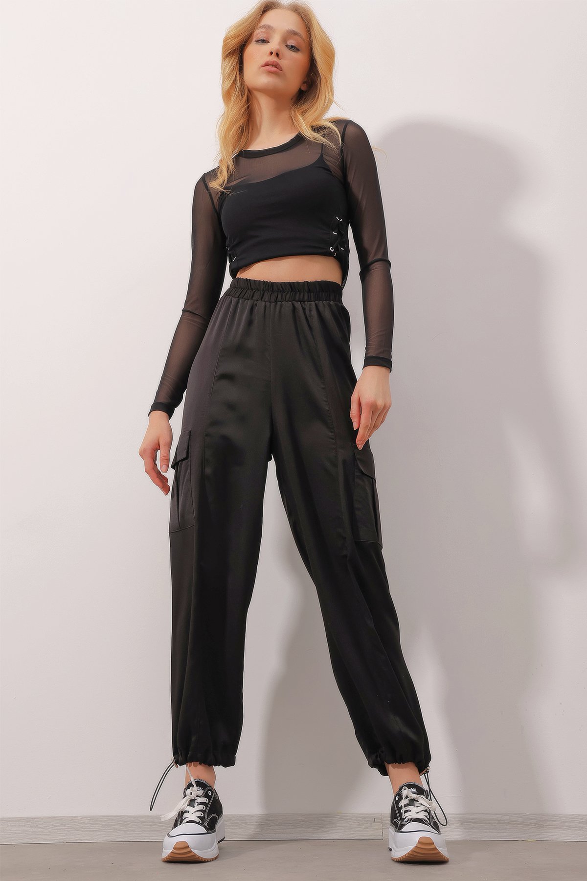 Beli Lastikli Kargo Cepli Saten Pantolon - SİYAH