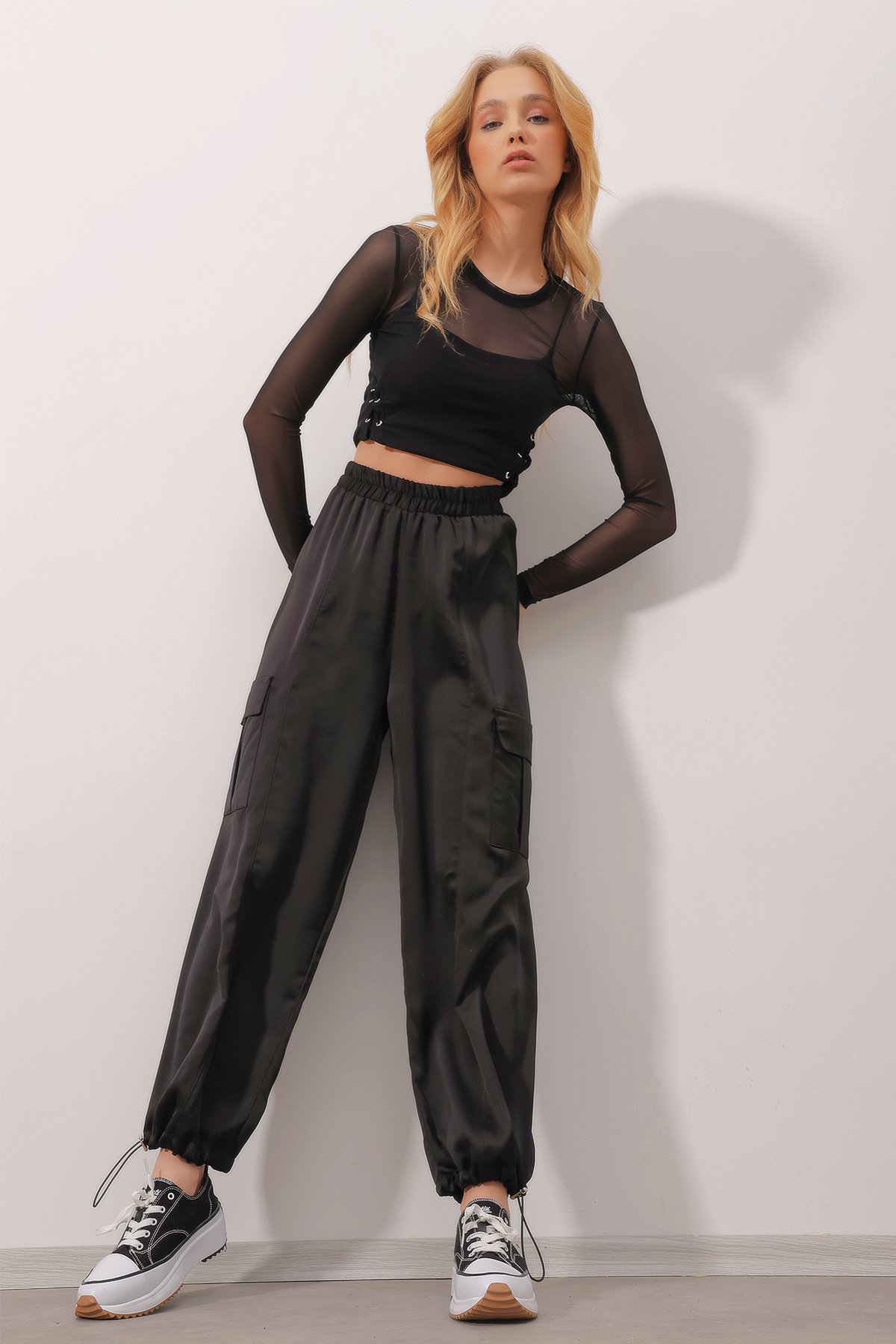 Beli Lastikli Kargo Cepli Saten Pantolon - SİYAH