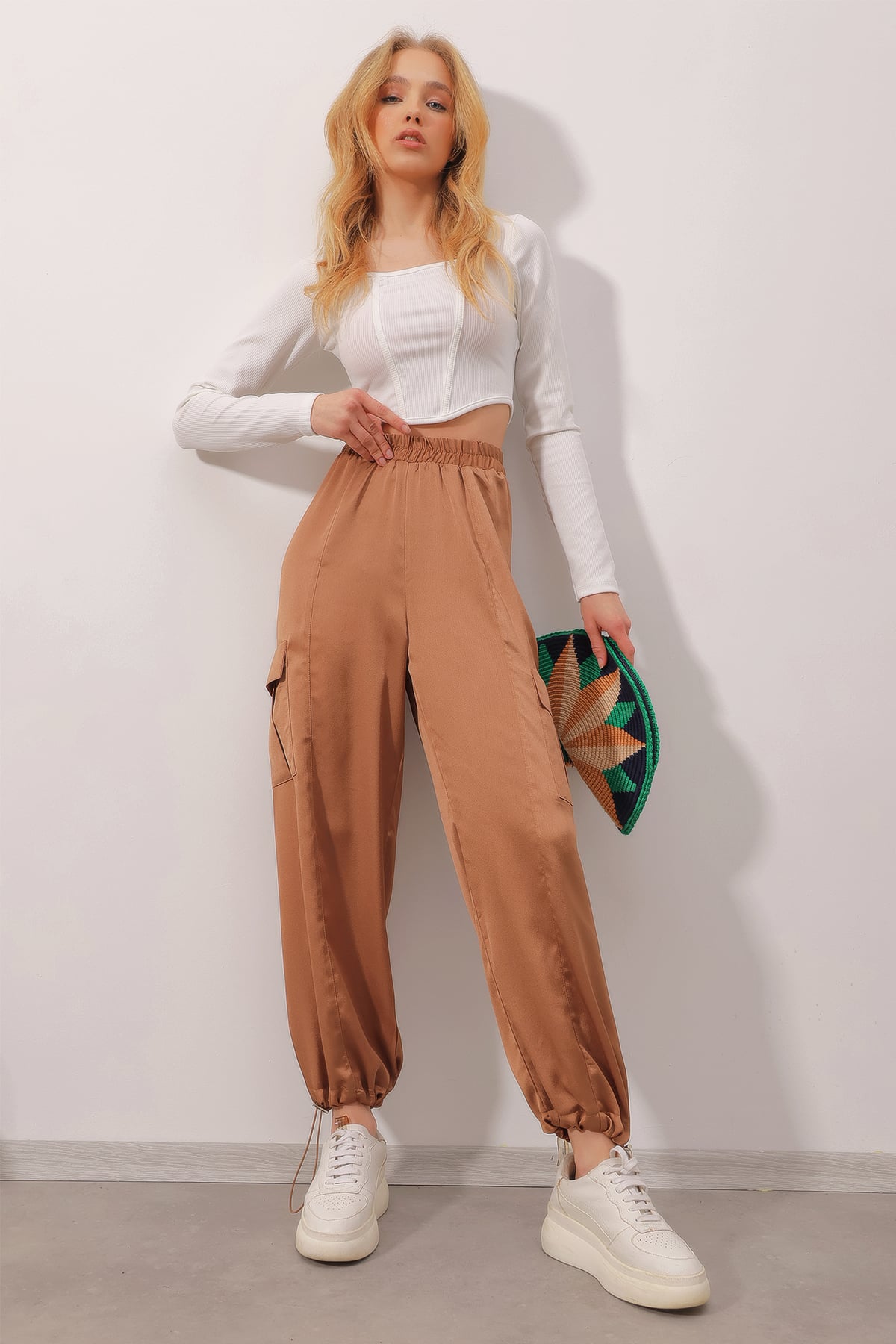 Beli Lastikli Kargo Cepli Saten Pantolon - Karamel