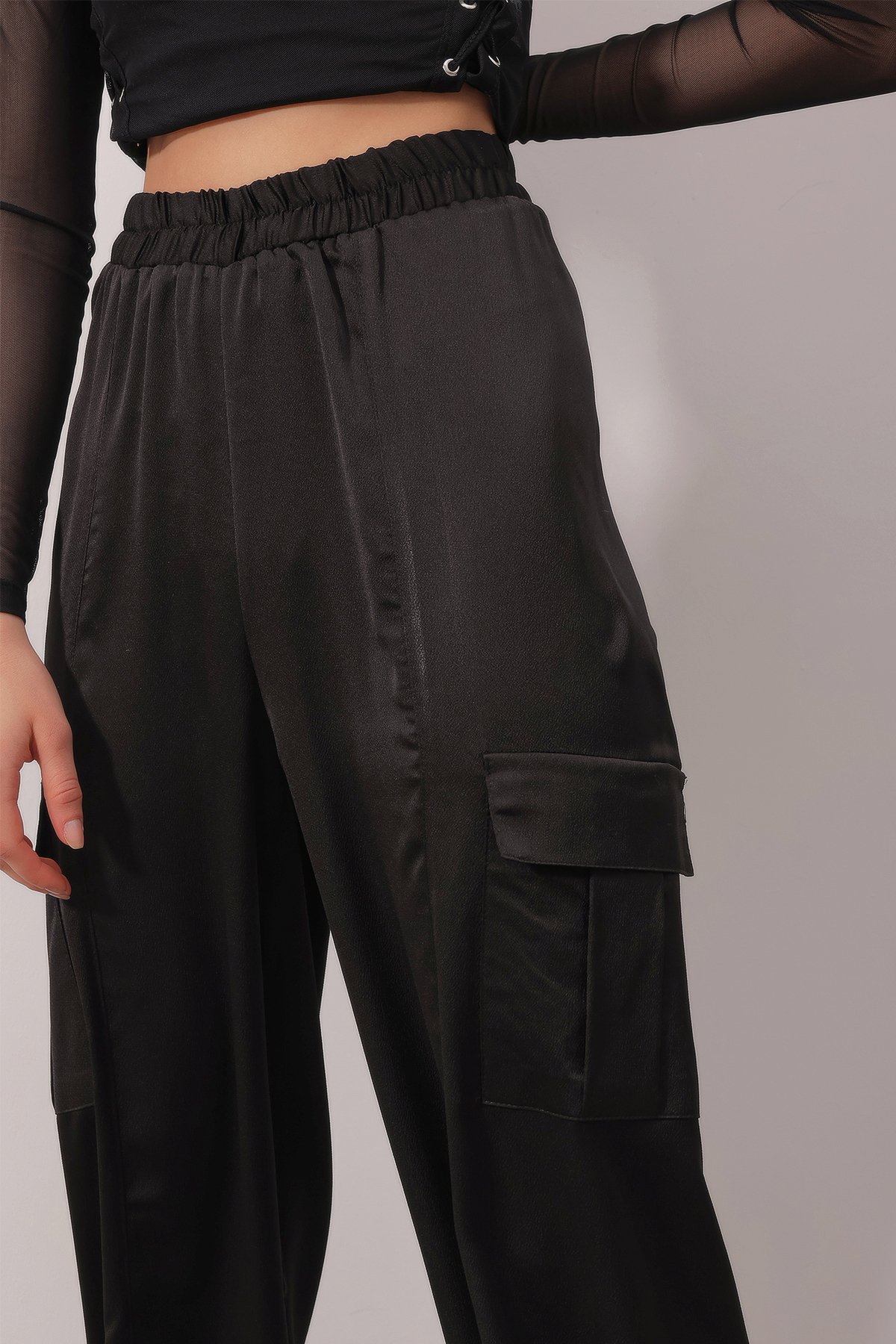 Beli Lastikli Kargo Cepli Saten Pantolon - SİYAH