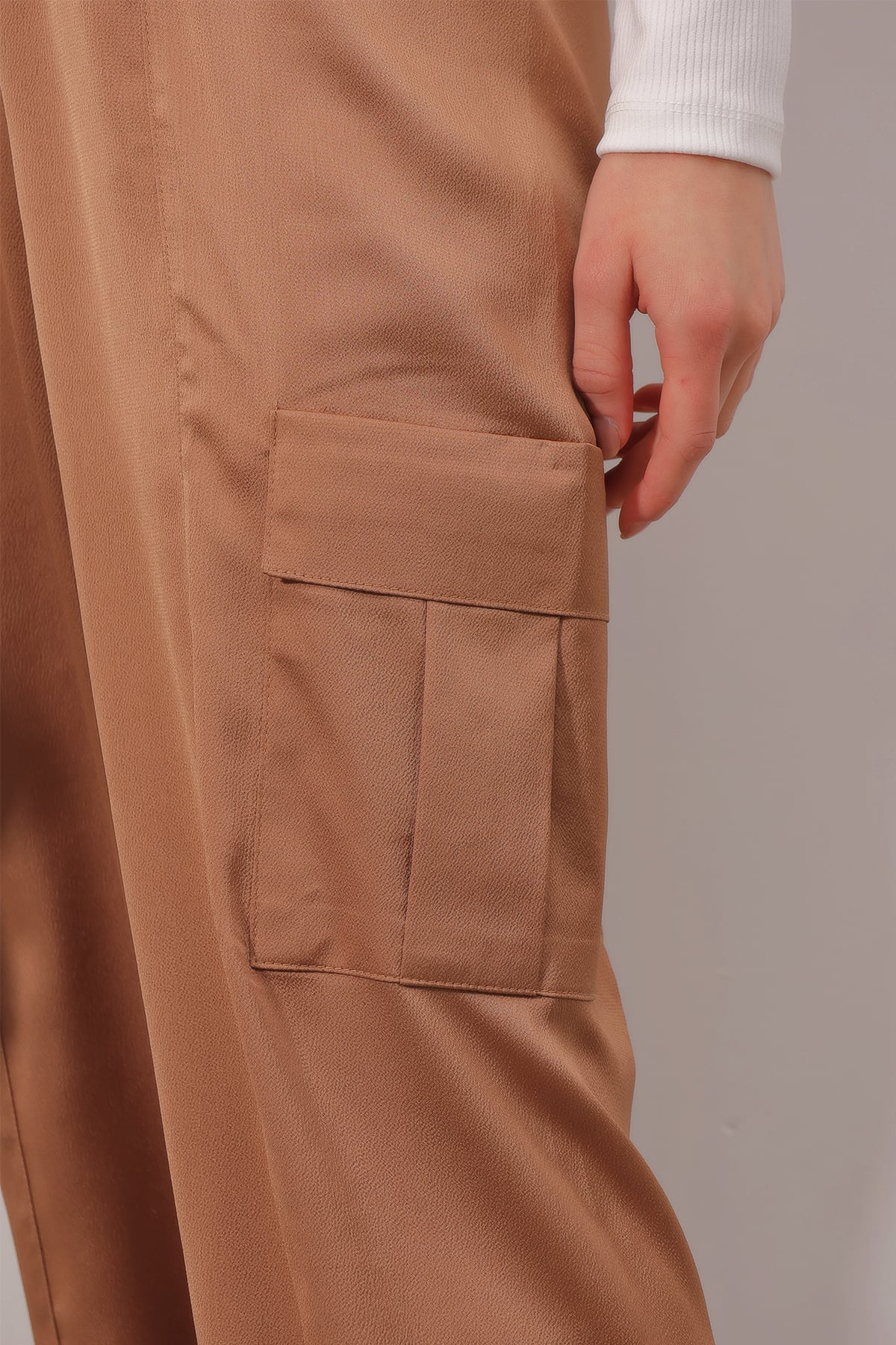 Beli Lastikli Kargo Cepli Saten Pantolon - Karamel
