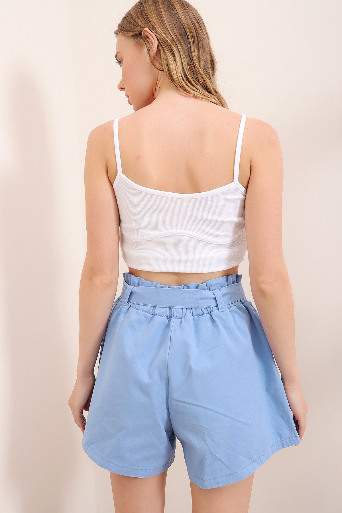 Beli Lastikli Ve Kemerli Rahat Kesim Denim Şort - Mavi
