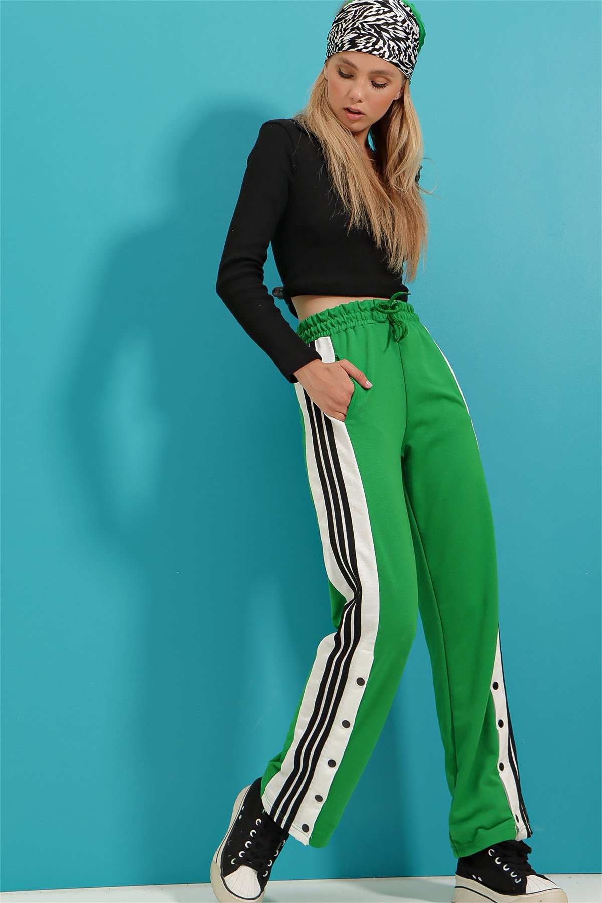 Beli Lastikli Ve Yanları Çıtçıtlı Bol Kesim Jogging Pantolon - Yeşil-Beyaz