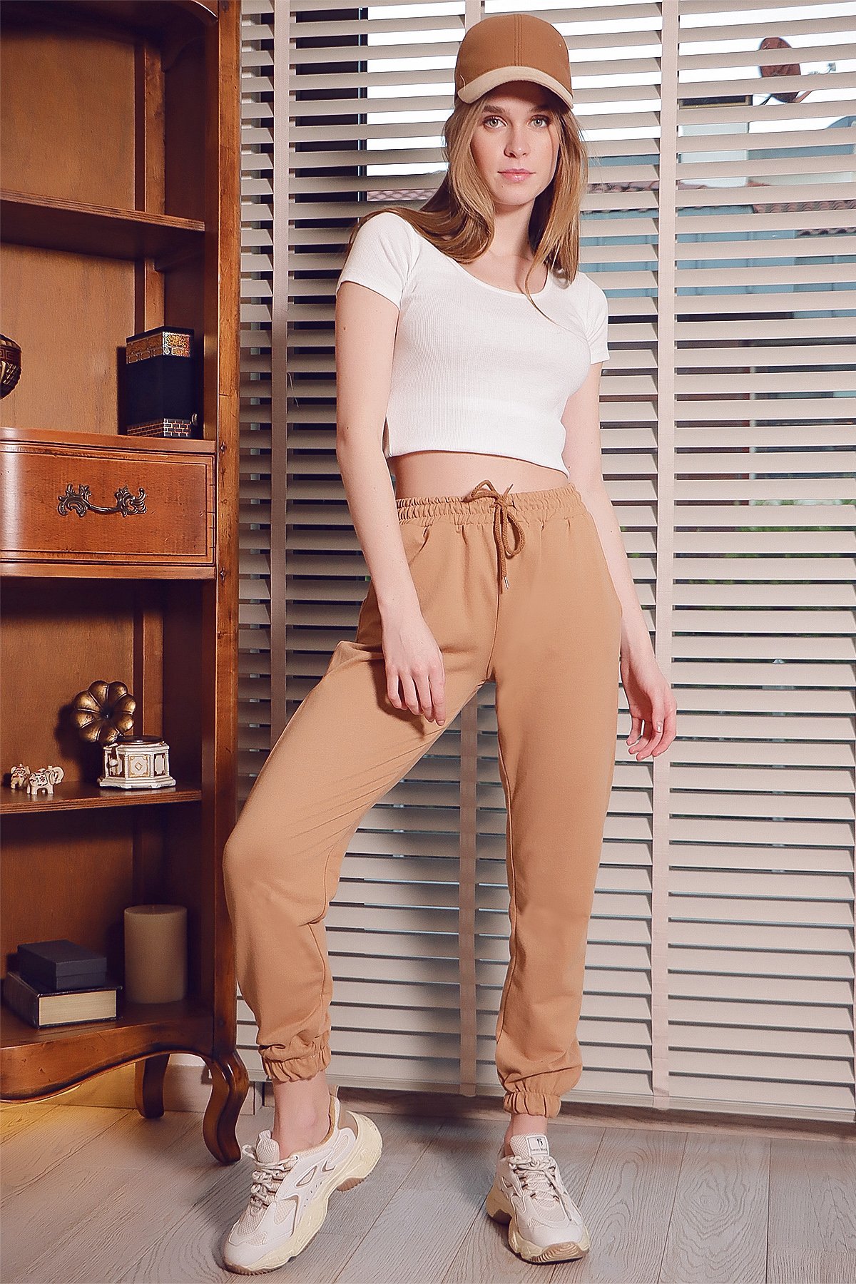 Beli Ve Paçası Lastikli Basic Eşofman Altı - Bisküvi