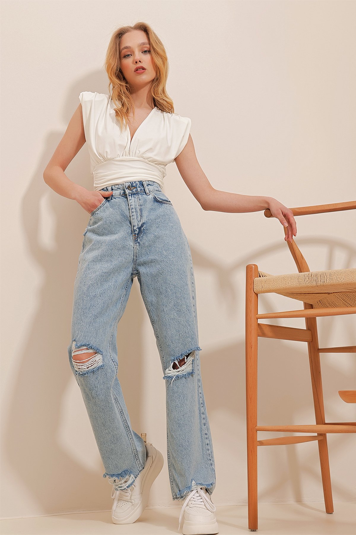 Beş Cepli Yüksek Bel Dizi Yırtıklı Wide Leg Jean Pantolon - Buz Mavi