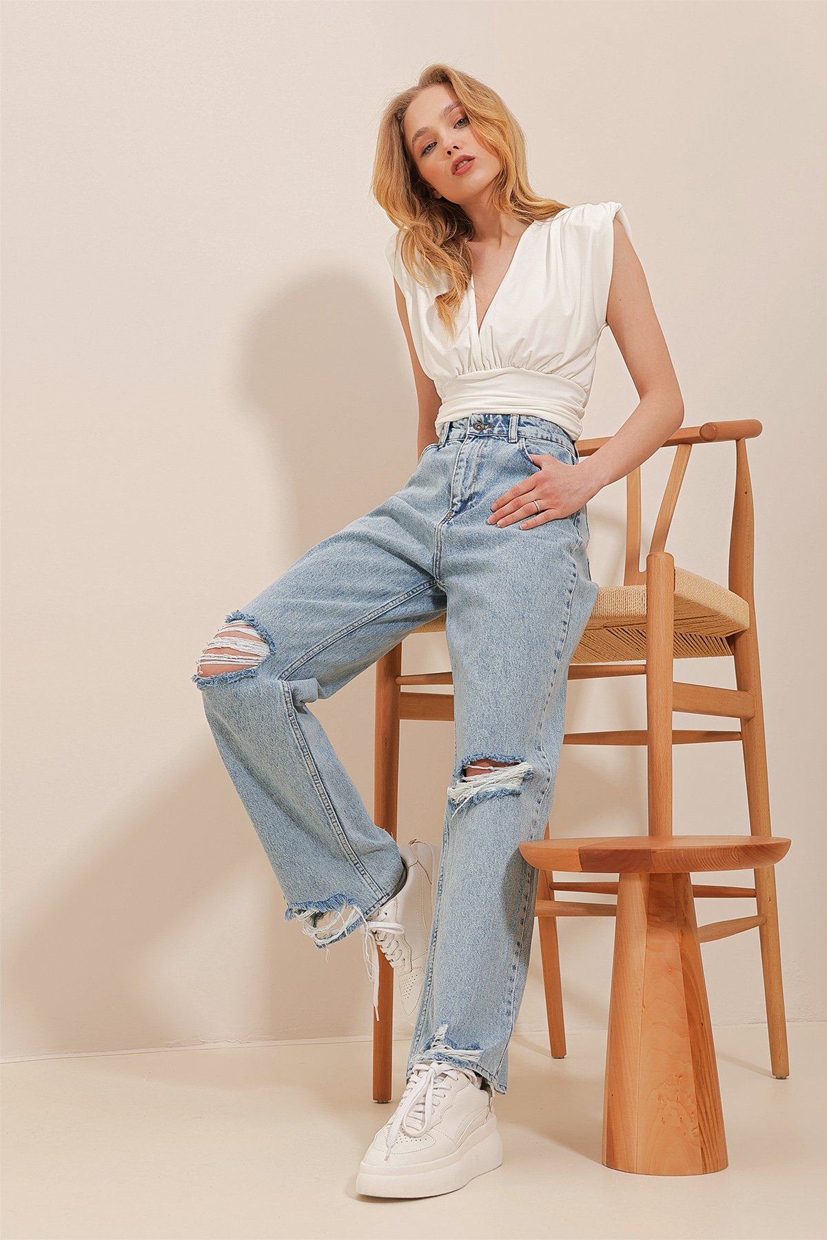 Beş Cepli Yüksek Bel Dizi Yırtıklı Wide Leg Jean Pantolon - Buz Mavi